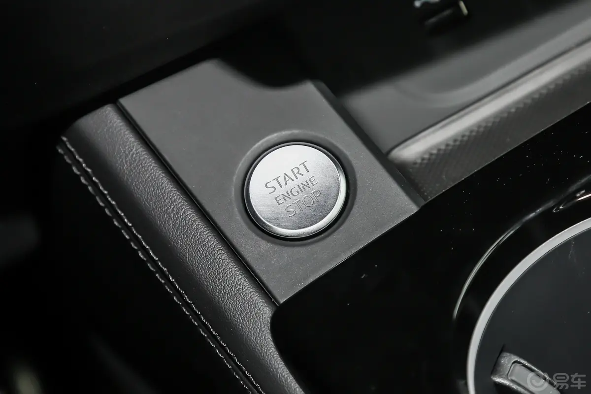 奥迪A4L40 TFSI quattro RS套件燃速型钥匙孔或一键启动按键