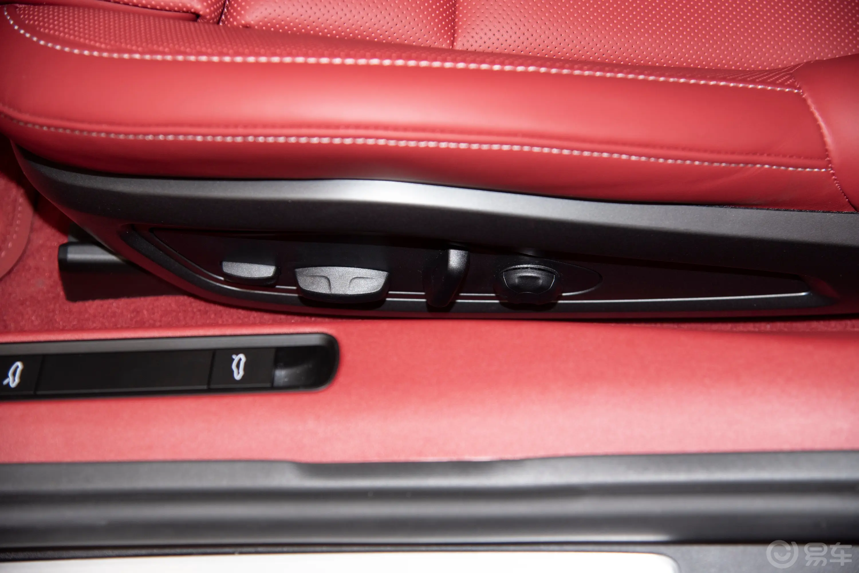 保时捷911Carrera 4 Cabriolet 3.0T主驾座椅调节