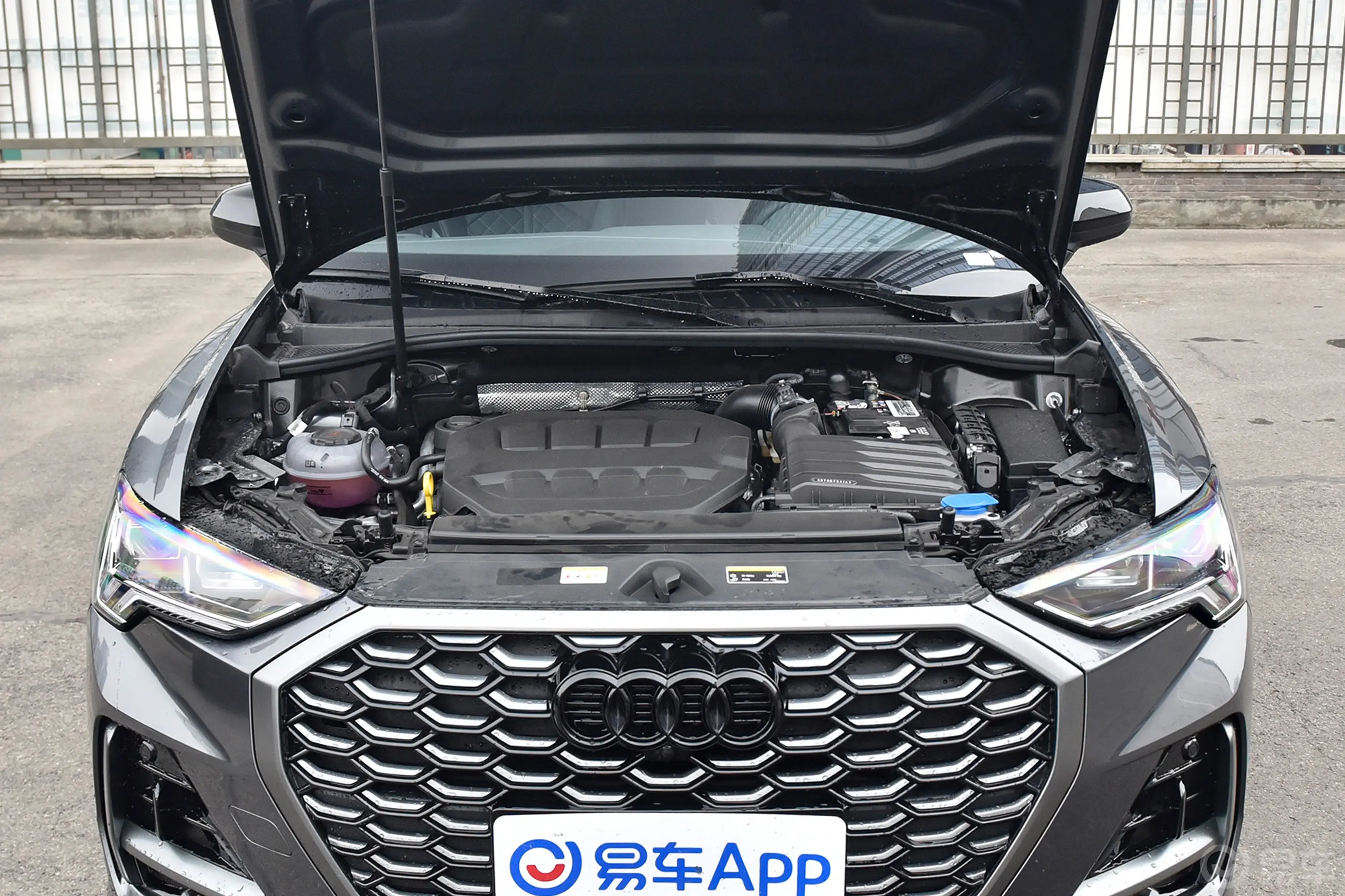 奥迪Q3 Sportback40 TFSI 时尚型发动机舱整体