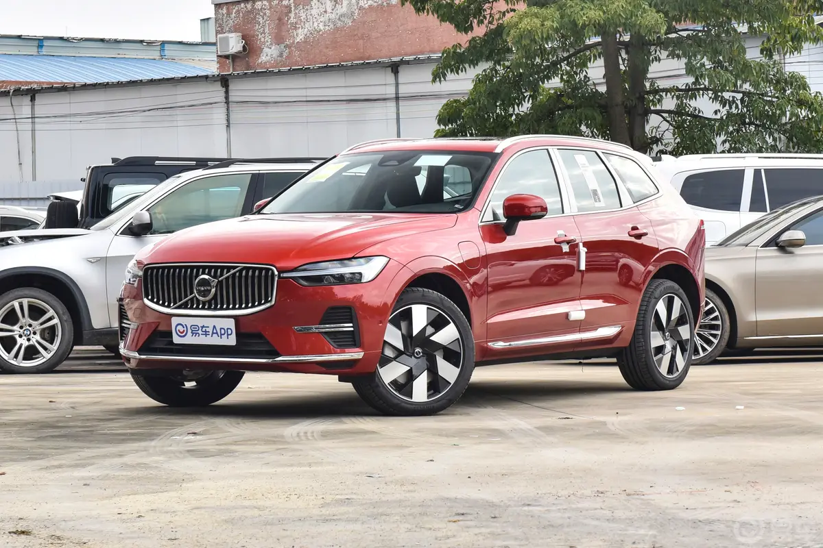 沃尔沃XC60 RECHARGET8 长续航 智远豪华版侧前45度车头向左水平