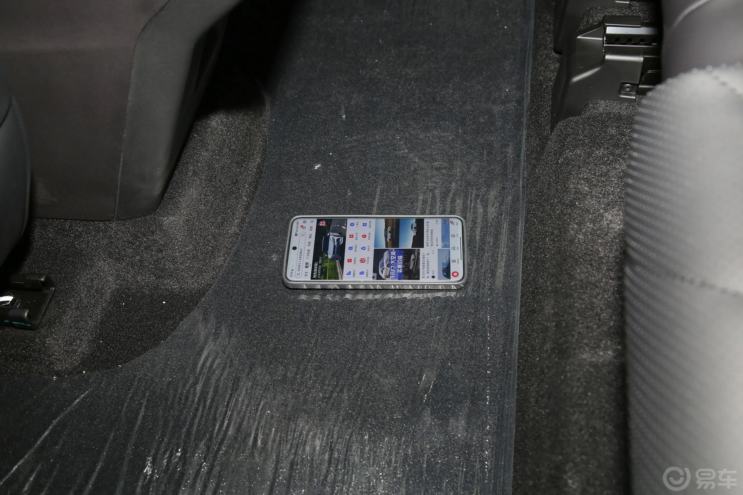 瑞虎92.0T 自动两驱豪华版 7座后排地板中间位置