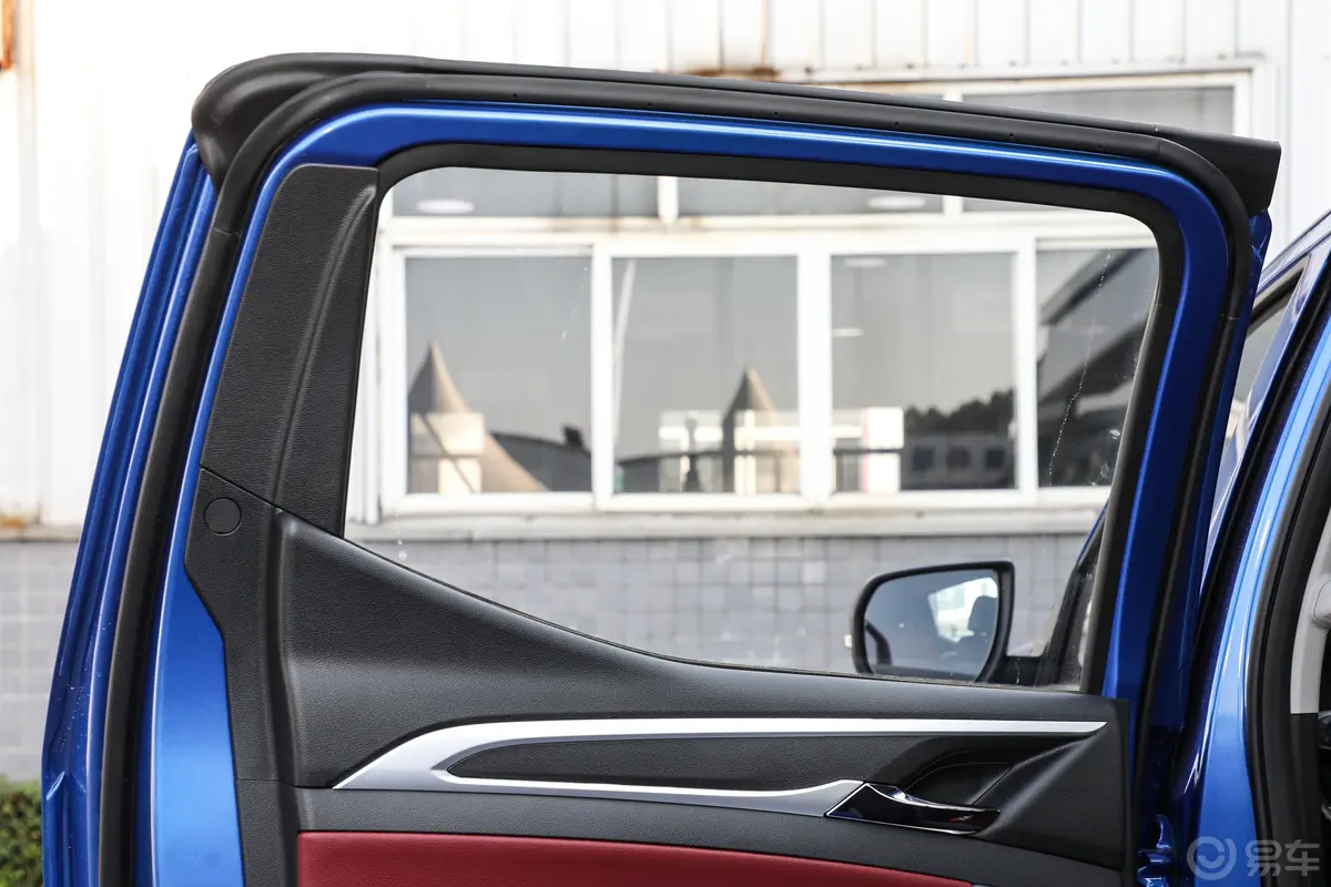 上汽大通MAXUS 星际星际L 2.0T 自动四驱标箱精英版 柴油后排侧窗遮阳帘