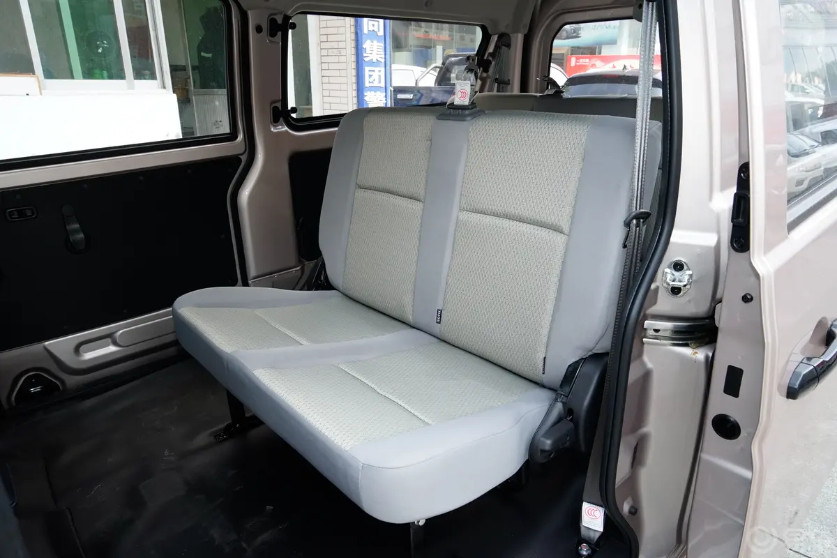 鑫源小海狮X301.5L 客车标准型 7座 CNG后排座椅