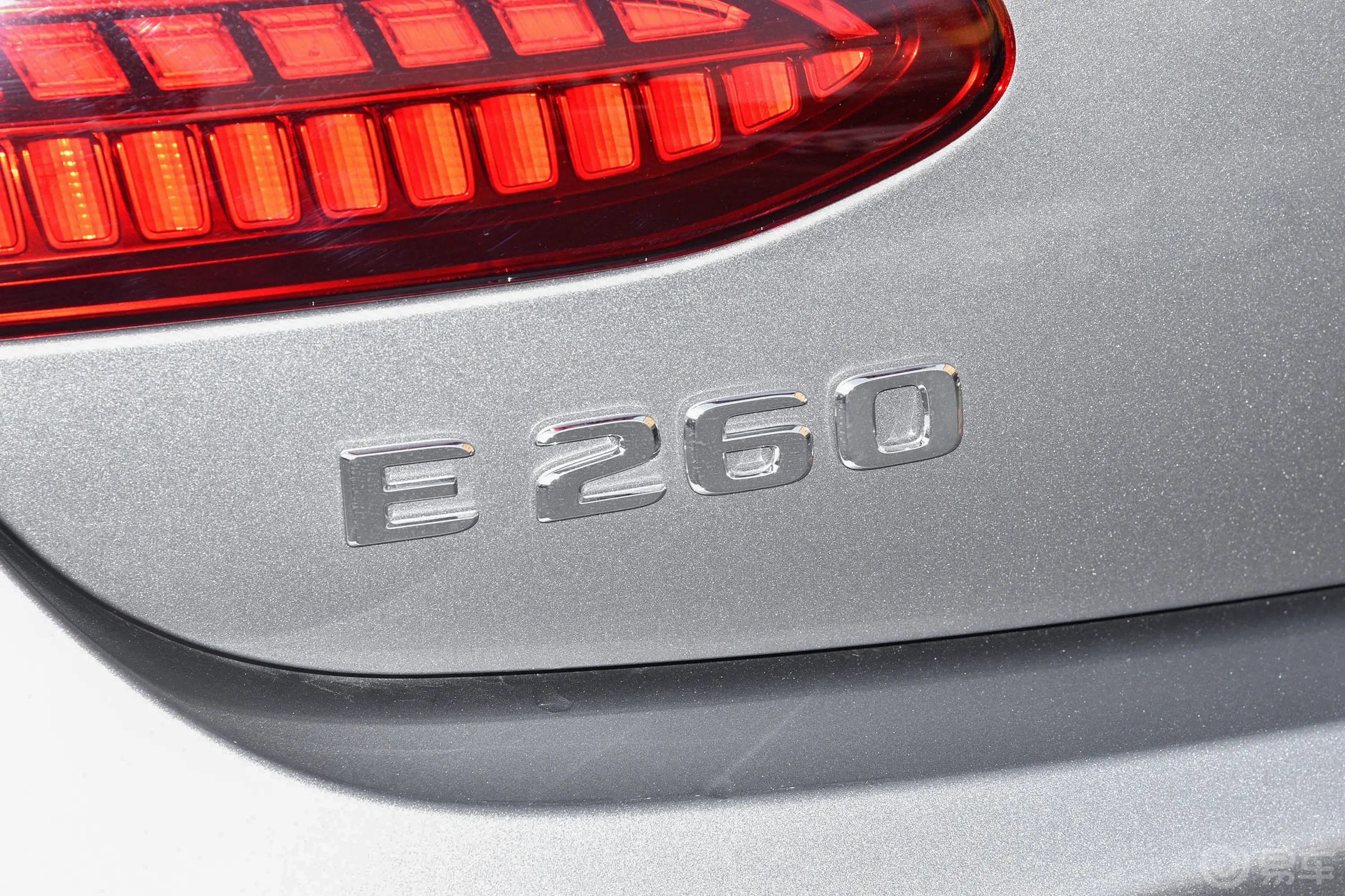 奔驰E级(进口)改款 E 260 轿跑车外观细节
