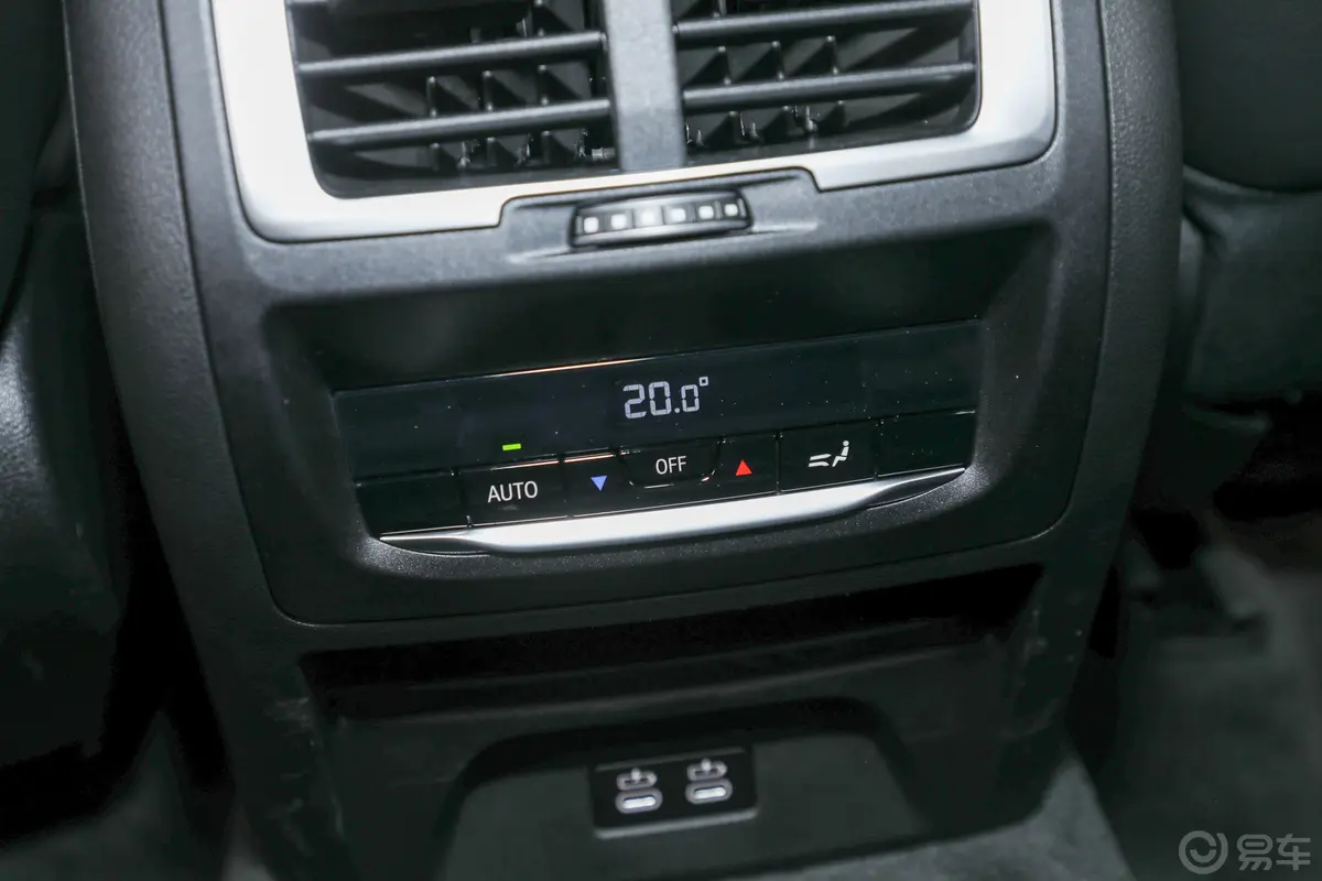 宝马X3改款 xDrive30i 尊享型 M曜夜套装后排空调控制键