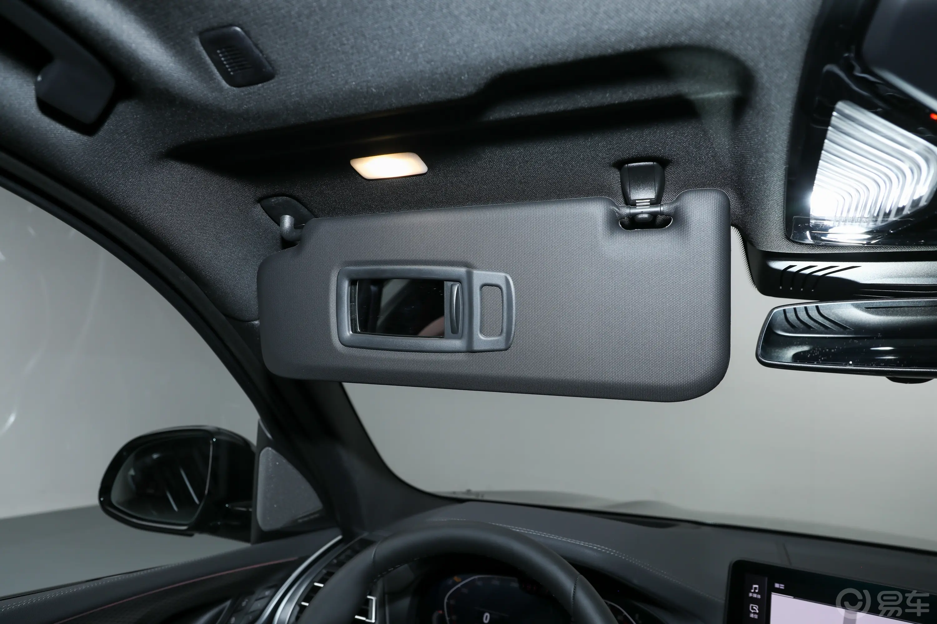 宝马X3改款 xDrive30i 尊享型 M曜夜套装驾驶位遮阳板