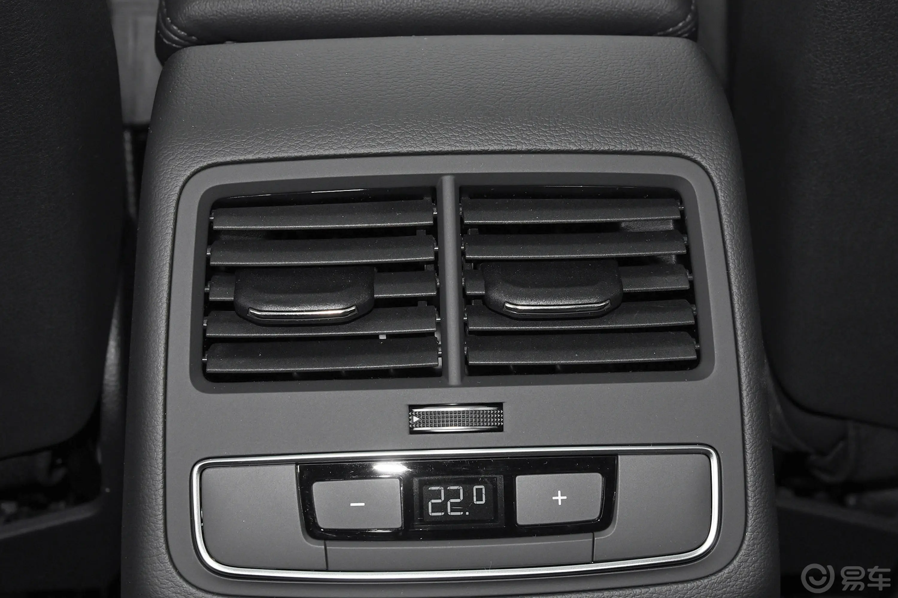 奥迪A5Sportback 40 TFSI quattro 豪华动感型后排功能