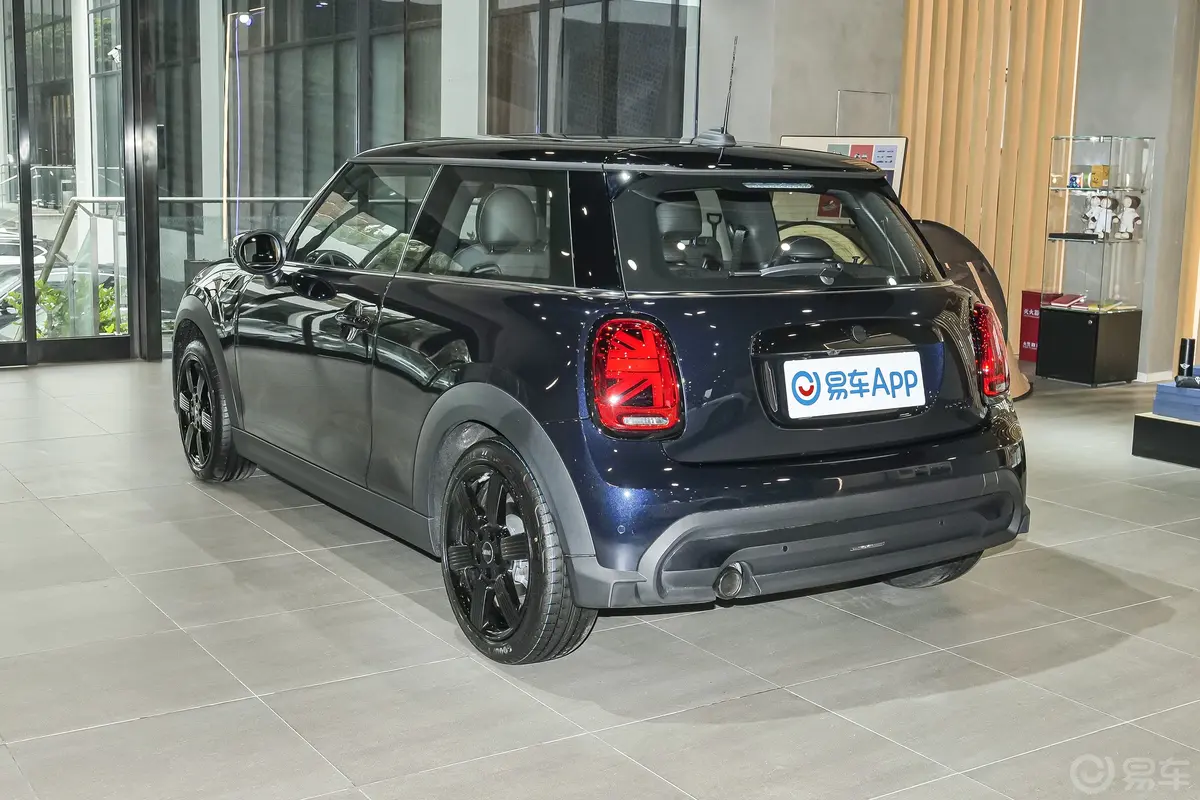 MINI1.5T COOPER 紫夜出逃特别版侧后45度车头向左水平