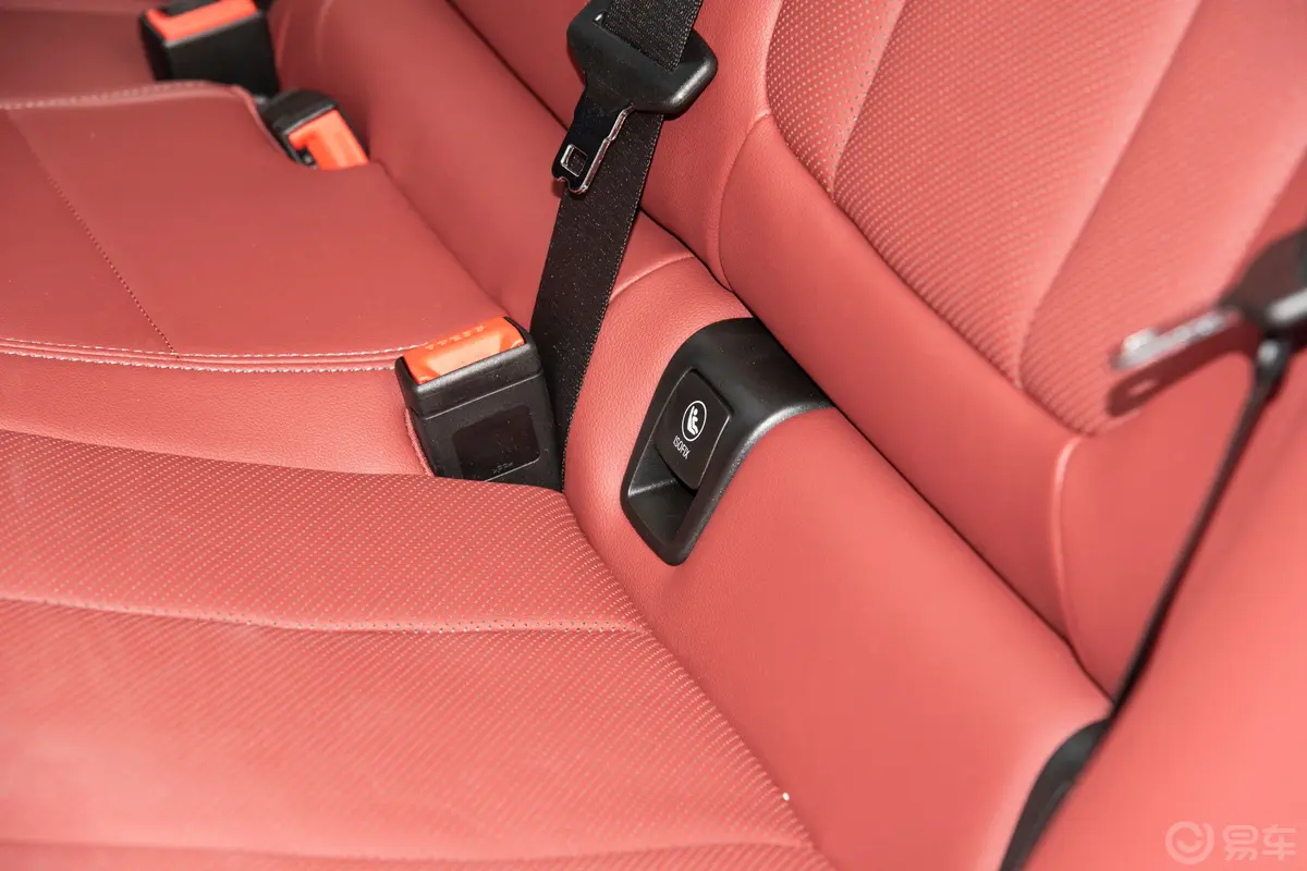 宝马X4xDrive30i M运动套装儿童座椅接口