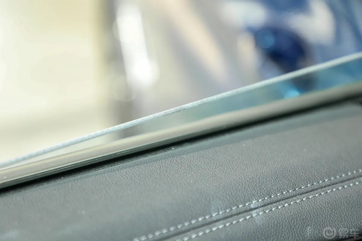 宝马X3xDrive25i M运动套装后排玻璃材质特写