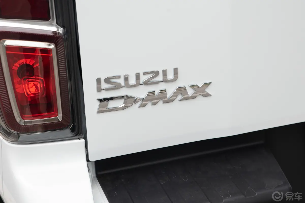 D-MAX1.9T 自动两驱智领型外观细节