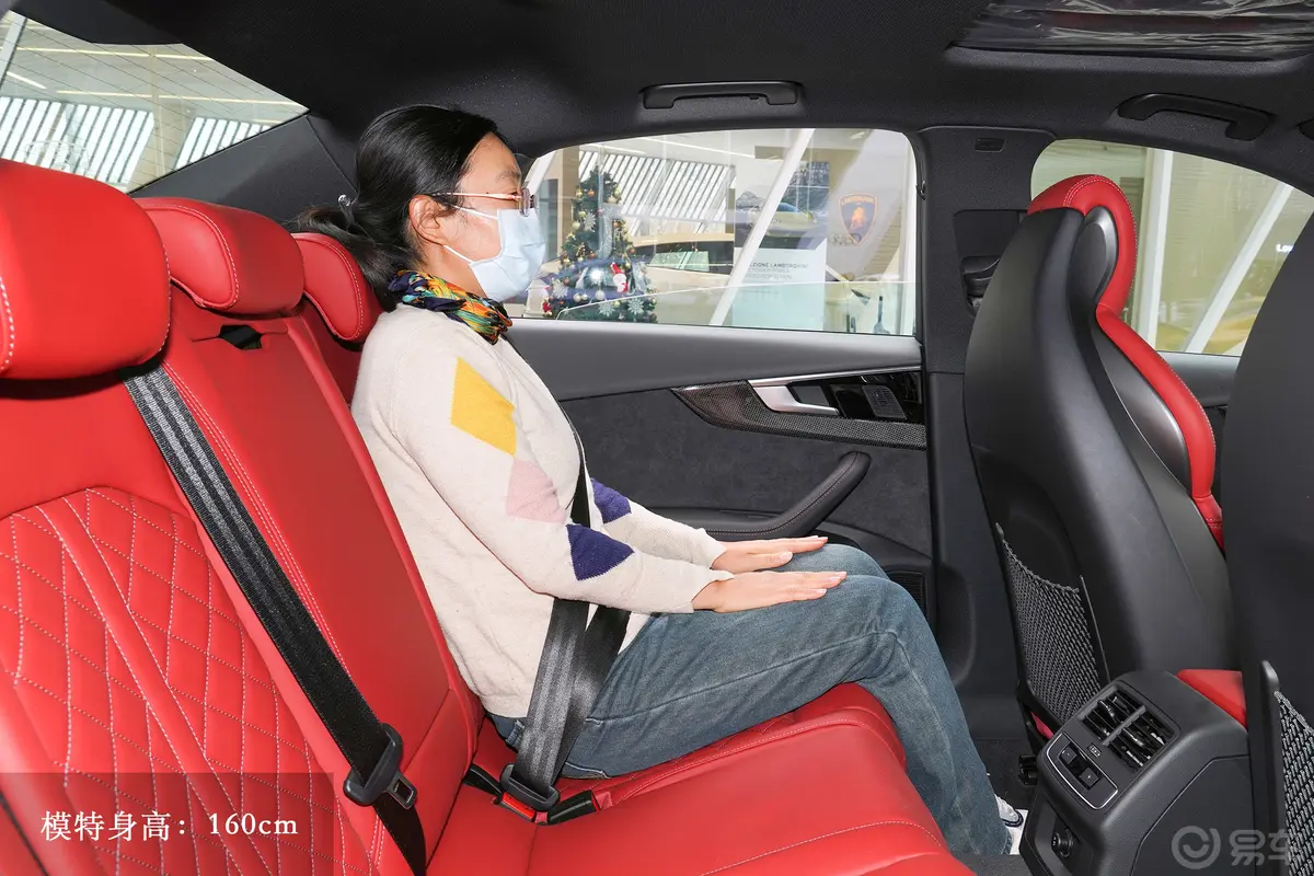 奥迪S4Limousine 3.0T后排空间体验