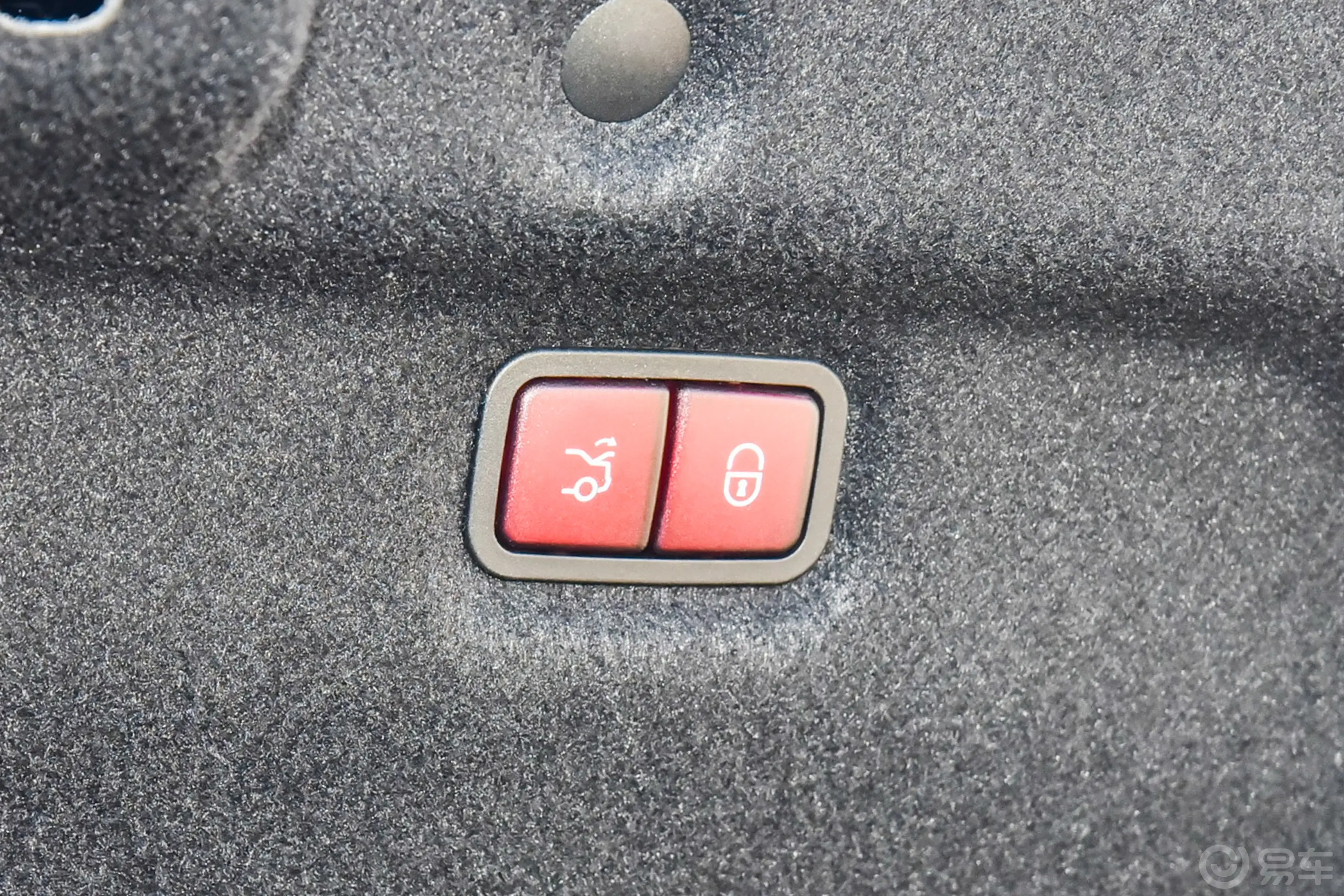 奔驰SL级 AMGAMG SL 63 4MATIC+电动尾门按键（手动扶手）