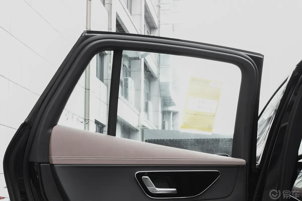 奔驰EQE SUV350 4MATIC 豪华版后排侧窗遮阳帘