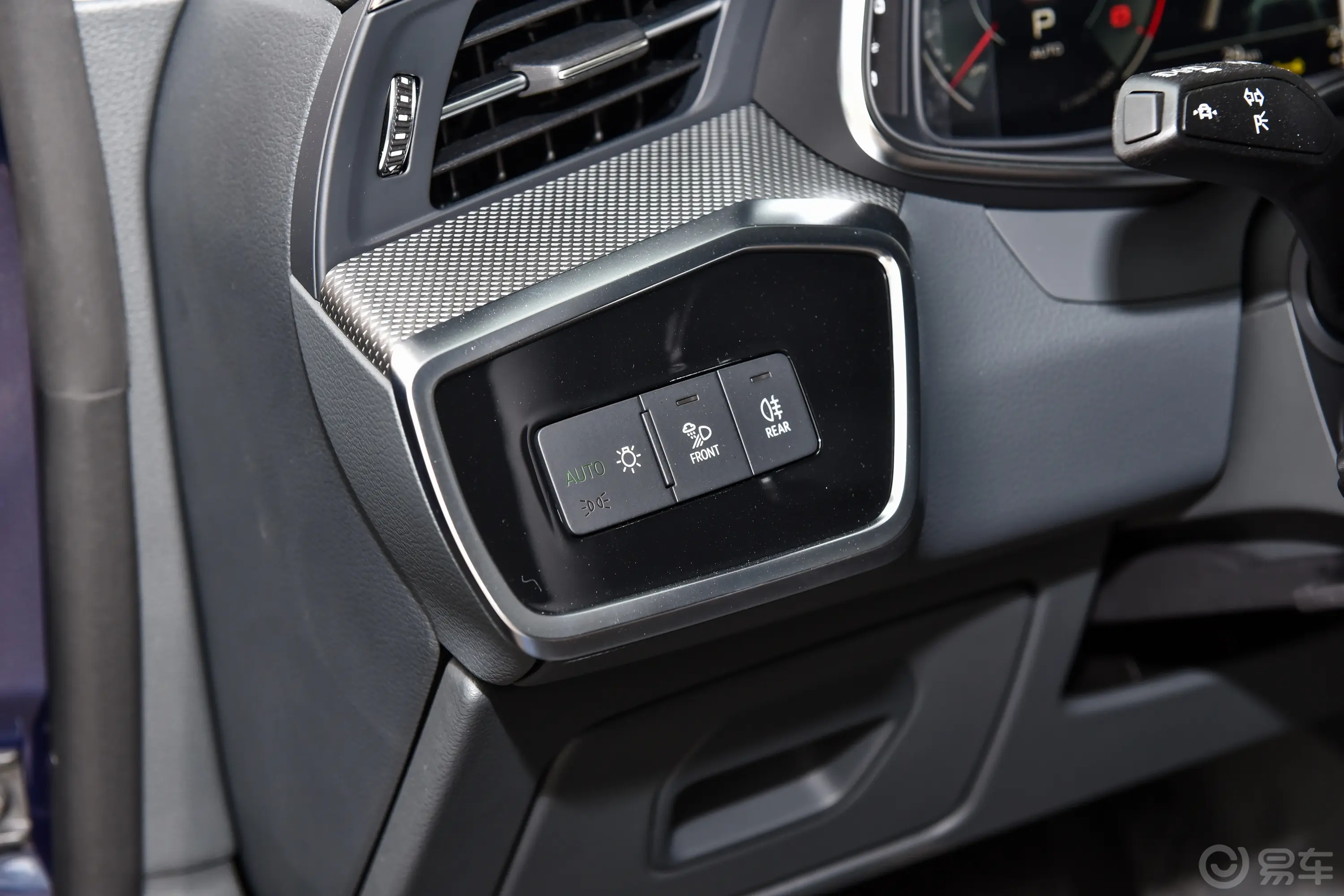奥迪A7L45 TFSI quattro S-line 见远型 流晶套装灯光控制区