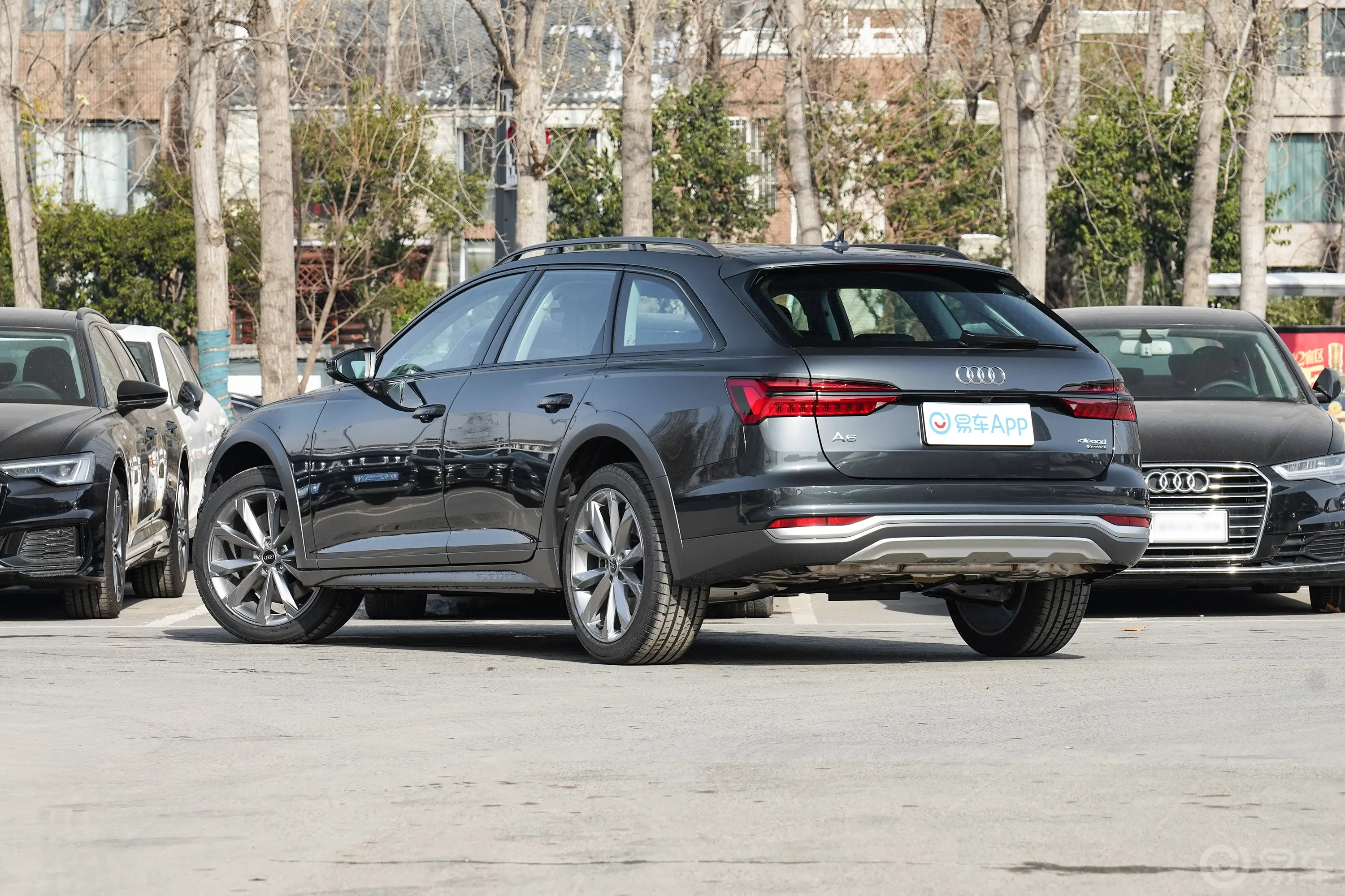 奥迪A6Allroad quattro 探索家 55 TFSI 尊享越野型侧后45度车头向左水平