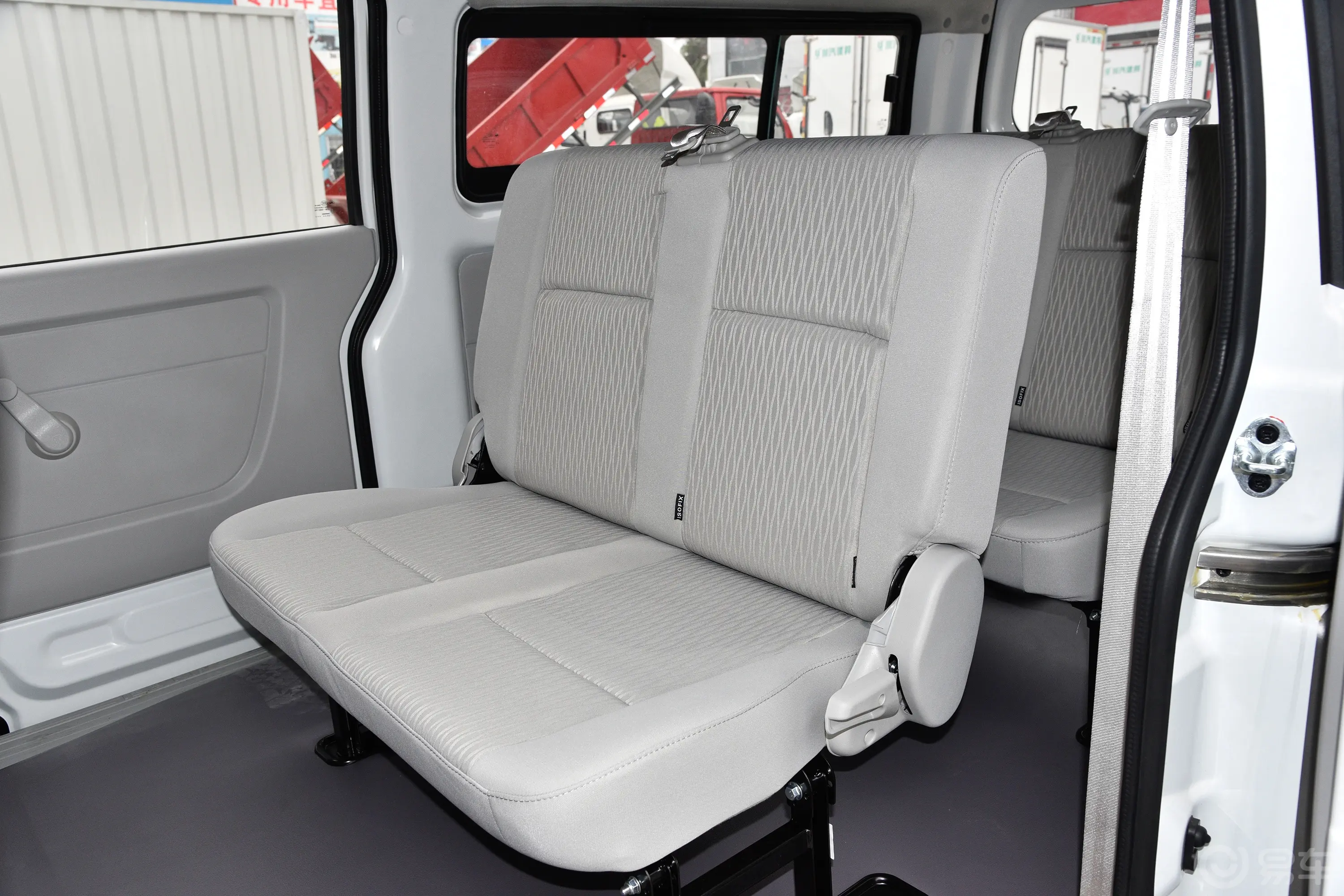 金杯新海狮X30L1.5L 客车财富无空调版 6/7座 CNG(100L)后排座椅