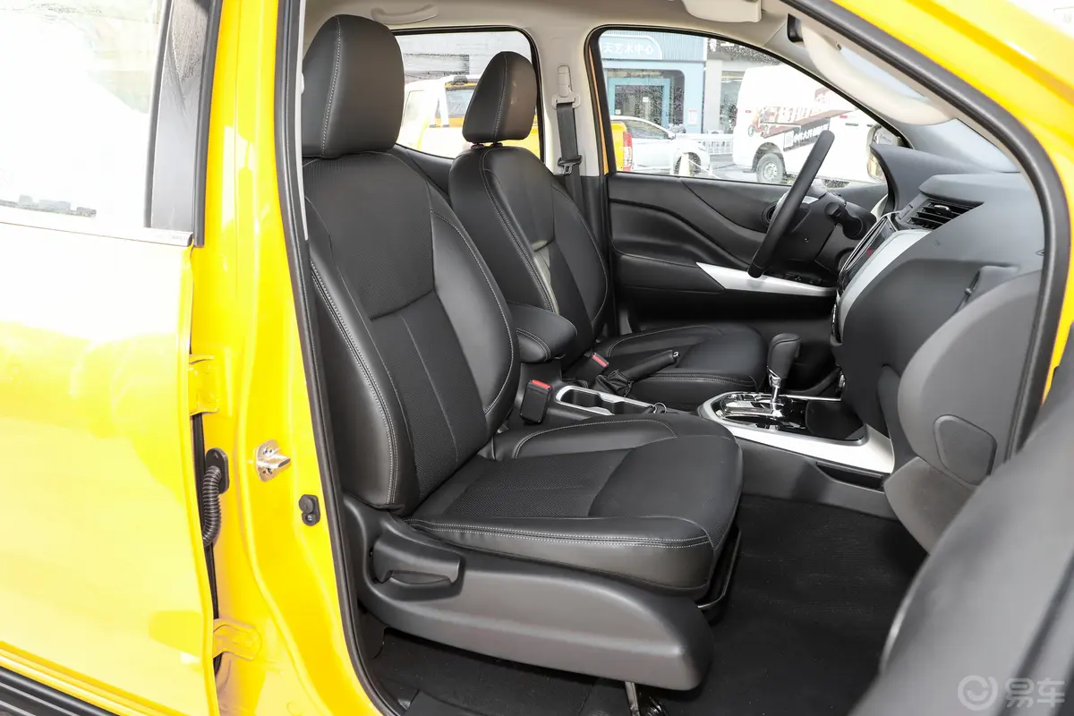 纳瓦拉改款 2.5L 自动四驱尊享型副驾驶座椅