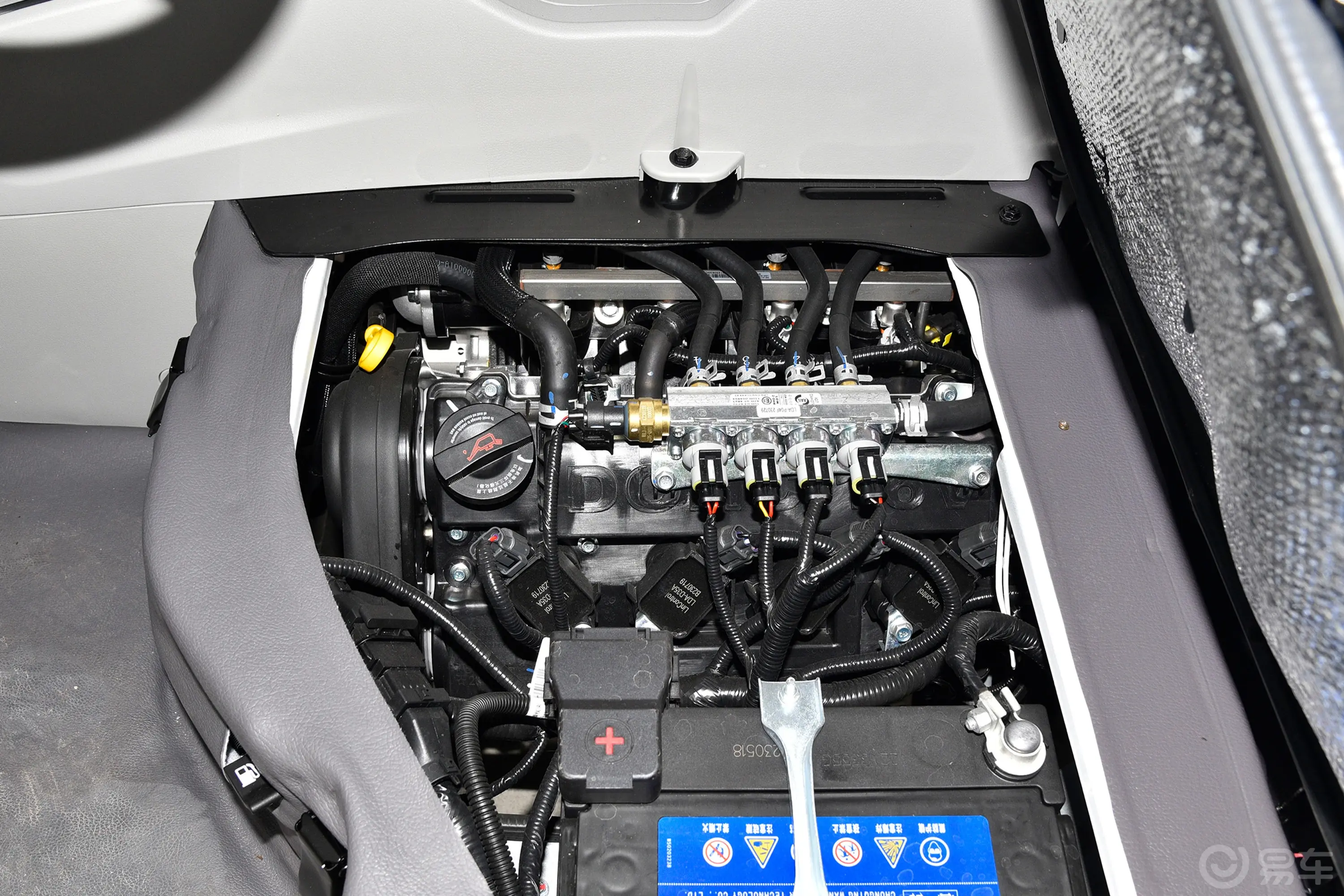 金杯新海狮X30L1.5L 客车财富无空调版 6/7座 CNG(100L)发动机特写