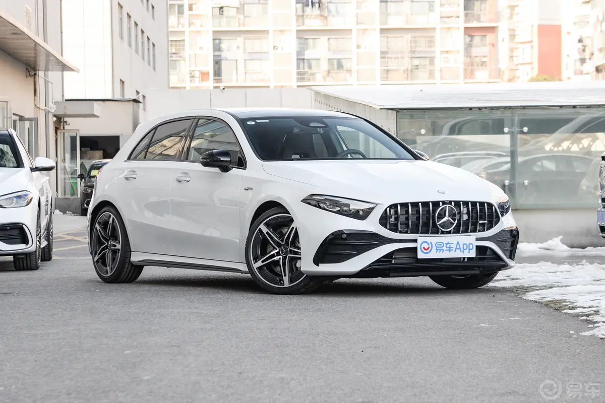 奔驰A级 AMG(进口)AMG A 35 4MATIC侧前45度车头向右水平