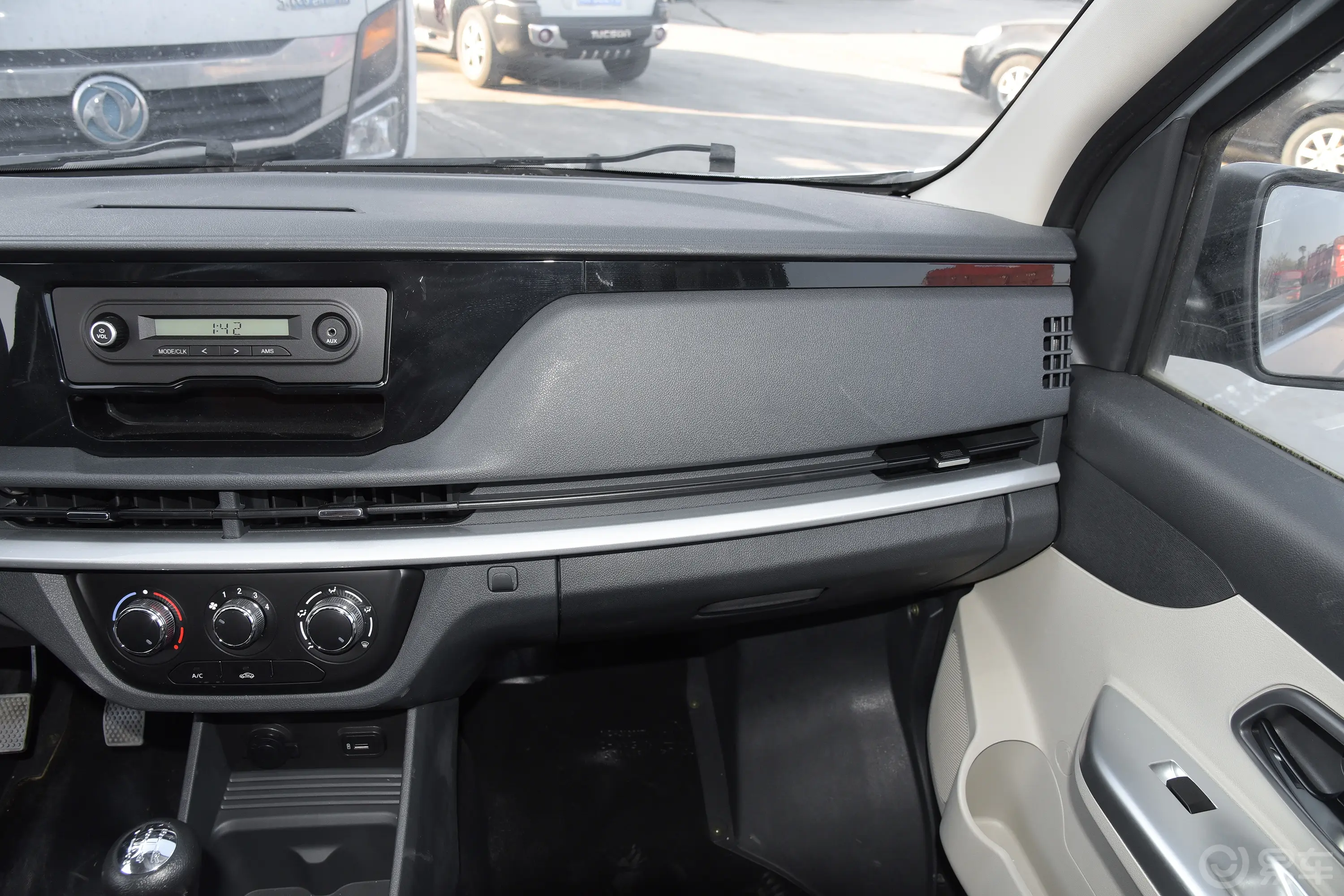 长安星卡1.5L 单排2.72米钢板厢货舒适型副驾驶位区域
