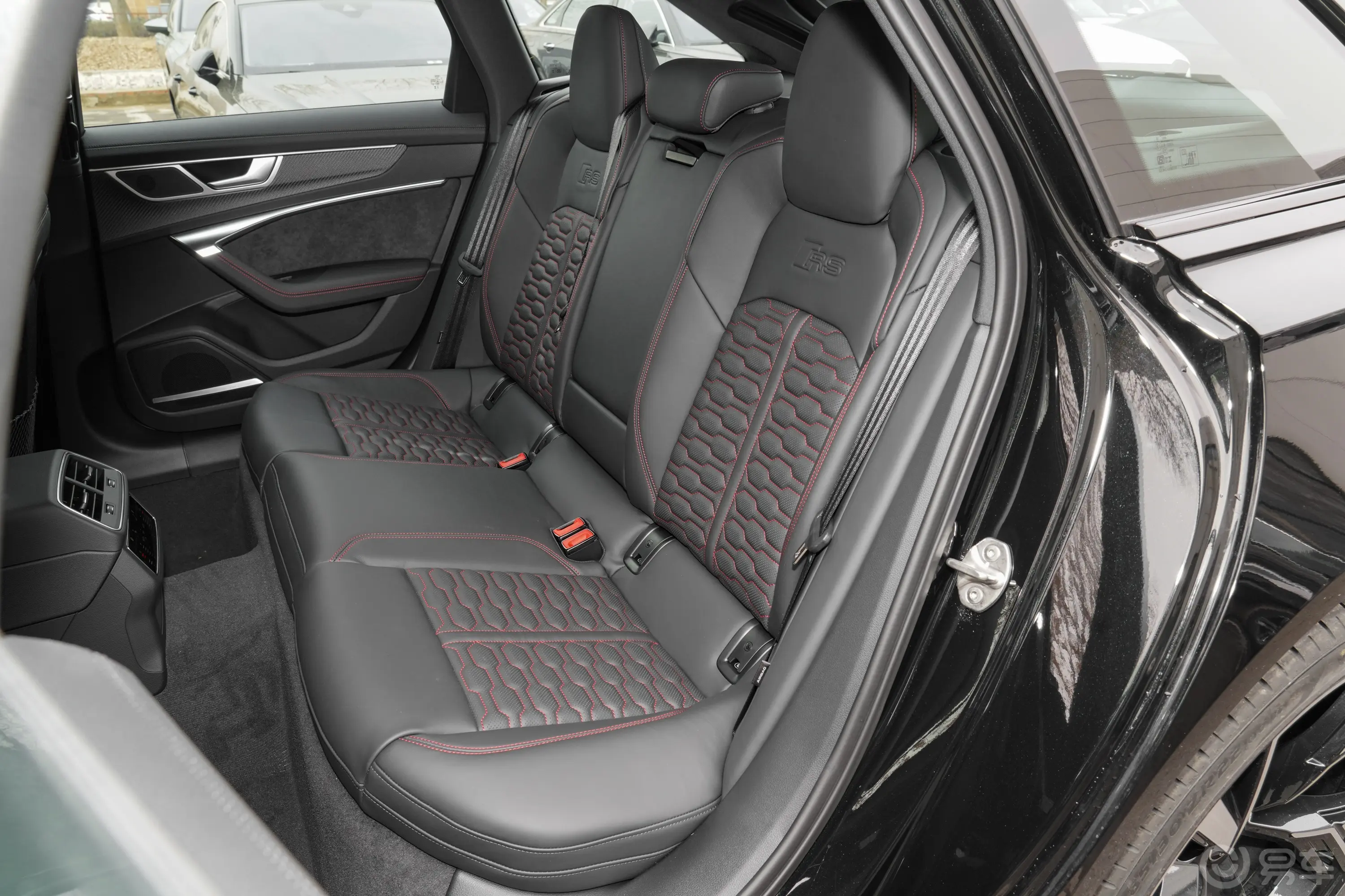 奥迪RS 64.0T Avant Performance后排座椅