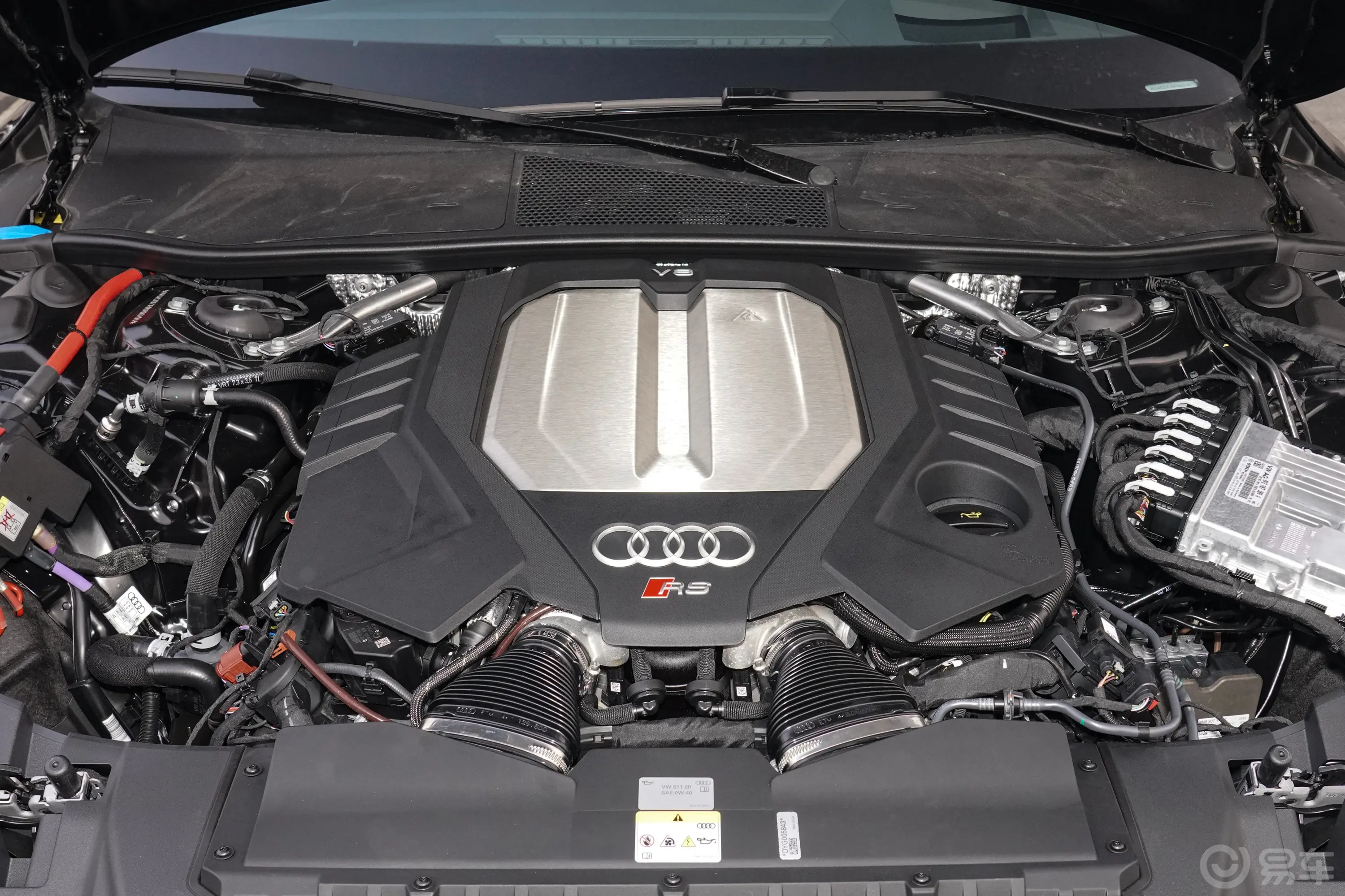 奥迪RS 74.0T Sportback Performance发动机特写