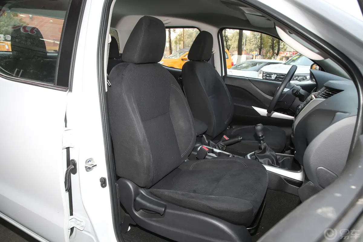 纳瓦拉改款 2.5L 手动两驱舒适型副驾驶座椅