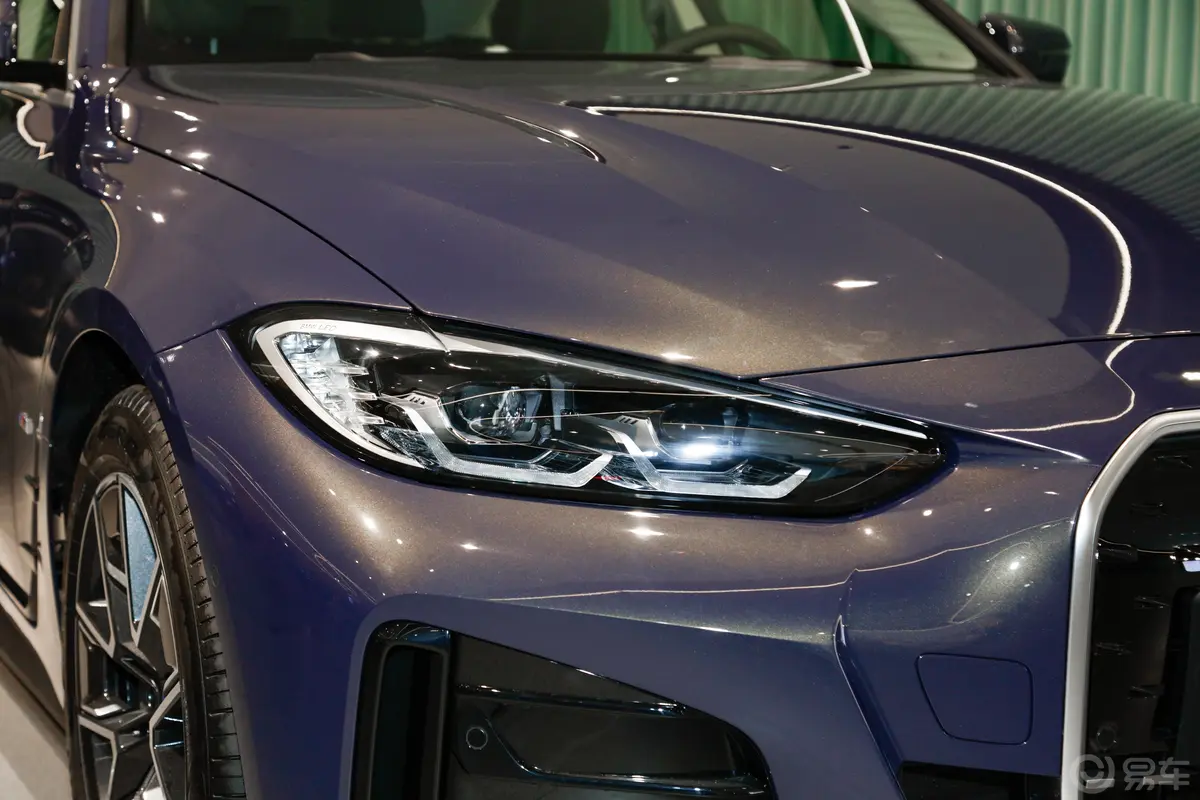宝马i4eDrive35 星谧紫特别版外观灯组