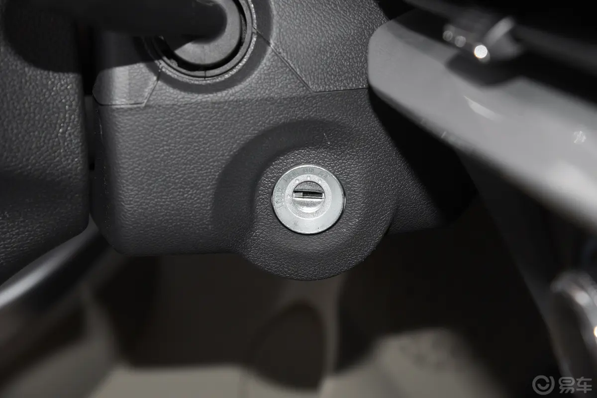 长安星卡1.5L 单排3.06米仓栅车舒适型钥匙孔或一键启动按键
