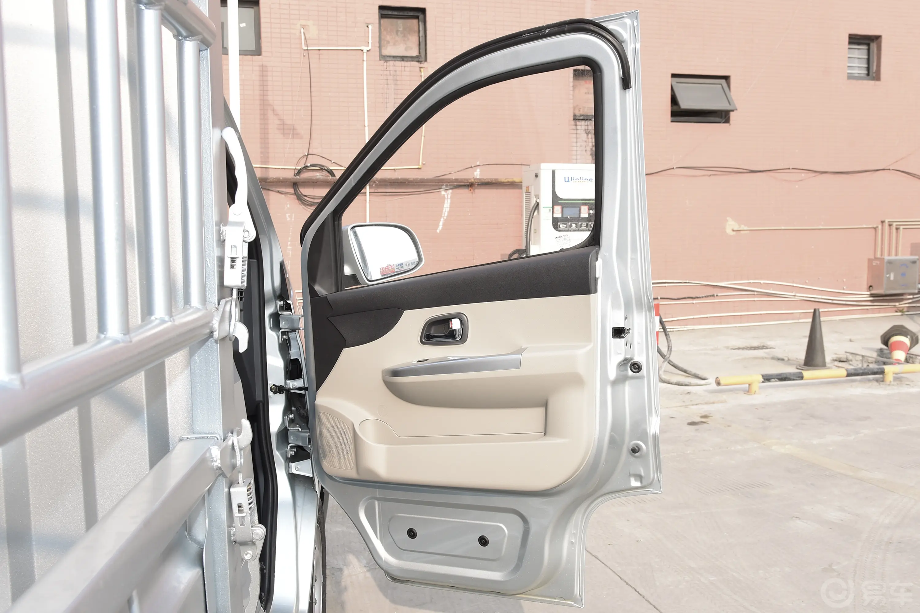 长安星卡1.5L 单排3.06米仓栅车舒适型副驾驶员车门