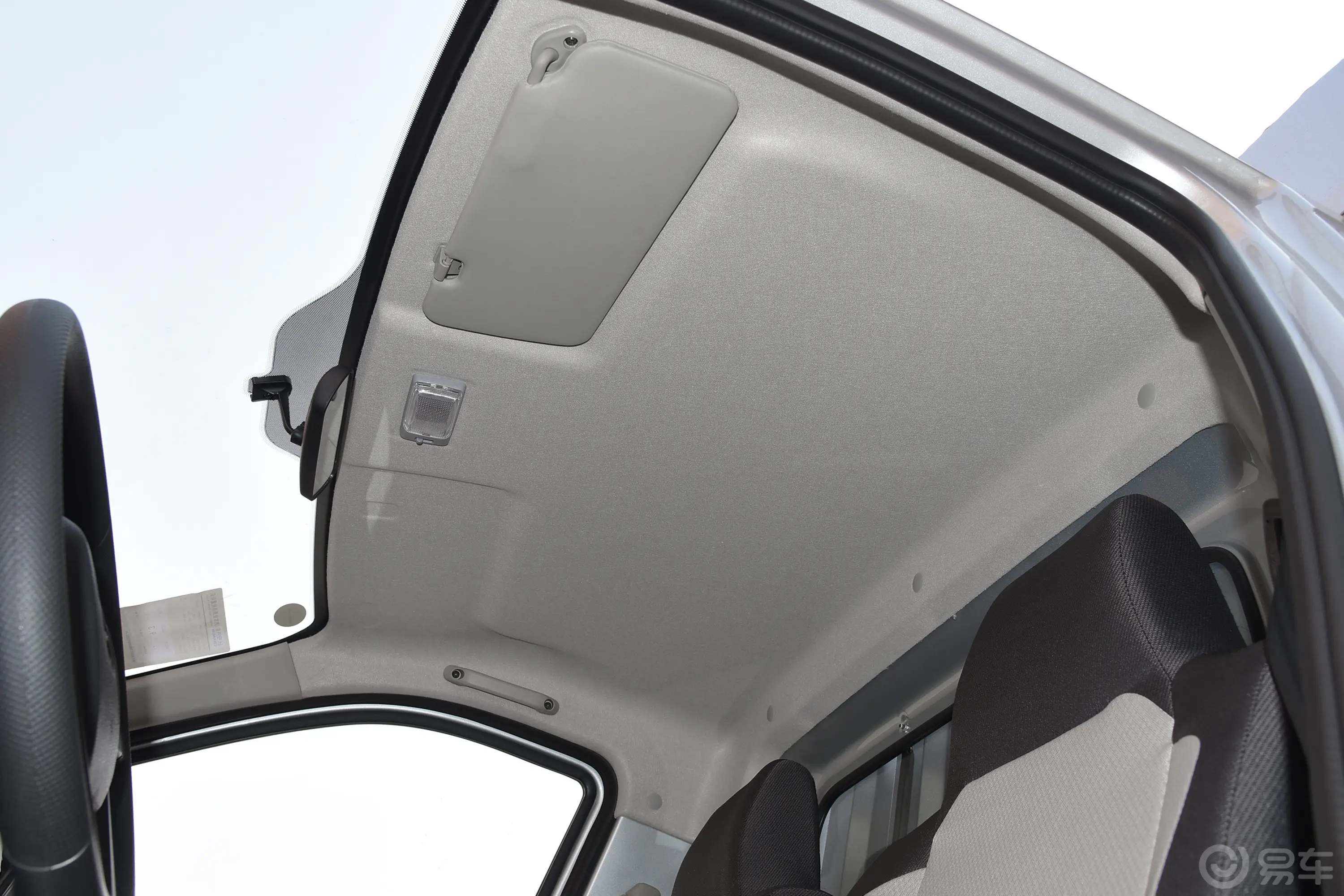 长安星卡1.5L 单排3.06米仓栅车舒适型天窗内拍关闭