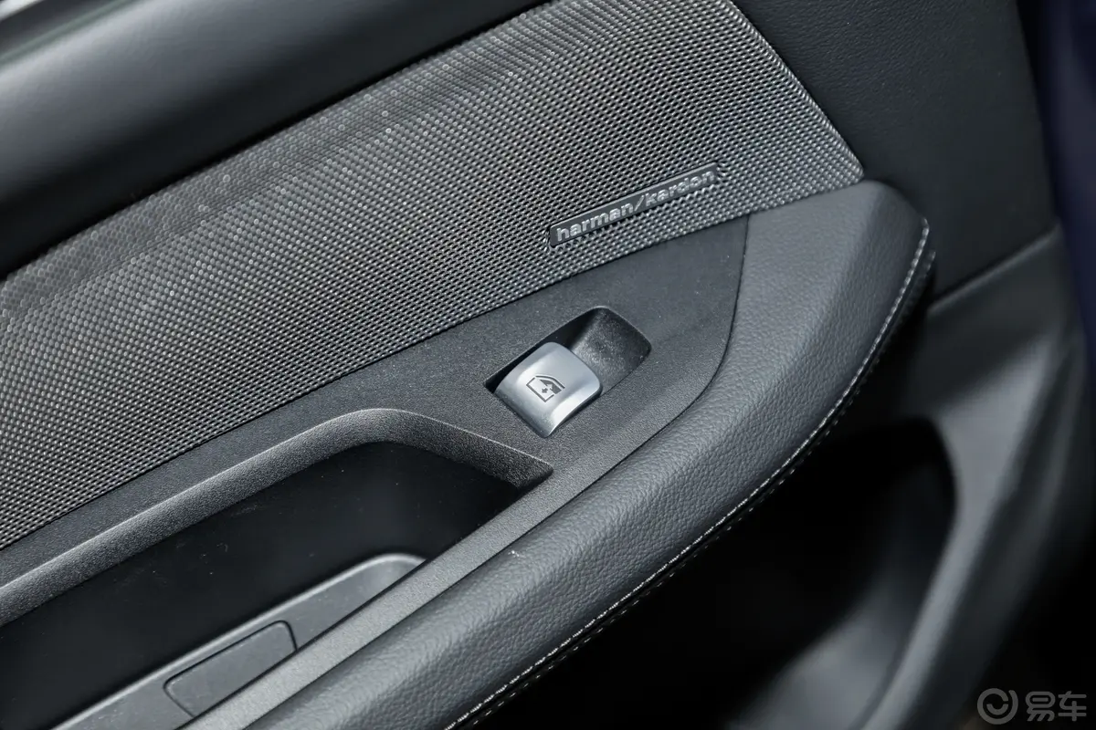 宝马i4eDrive35 星谧紫特别版后车窗调节