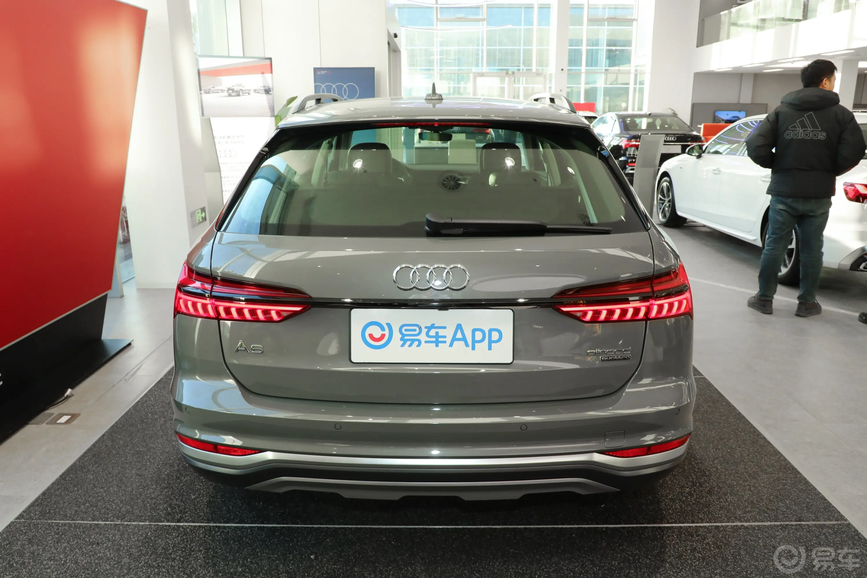 奥迪A6Allroad quattro 探索家 55 TFSI 尊享越野型正后水平