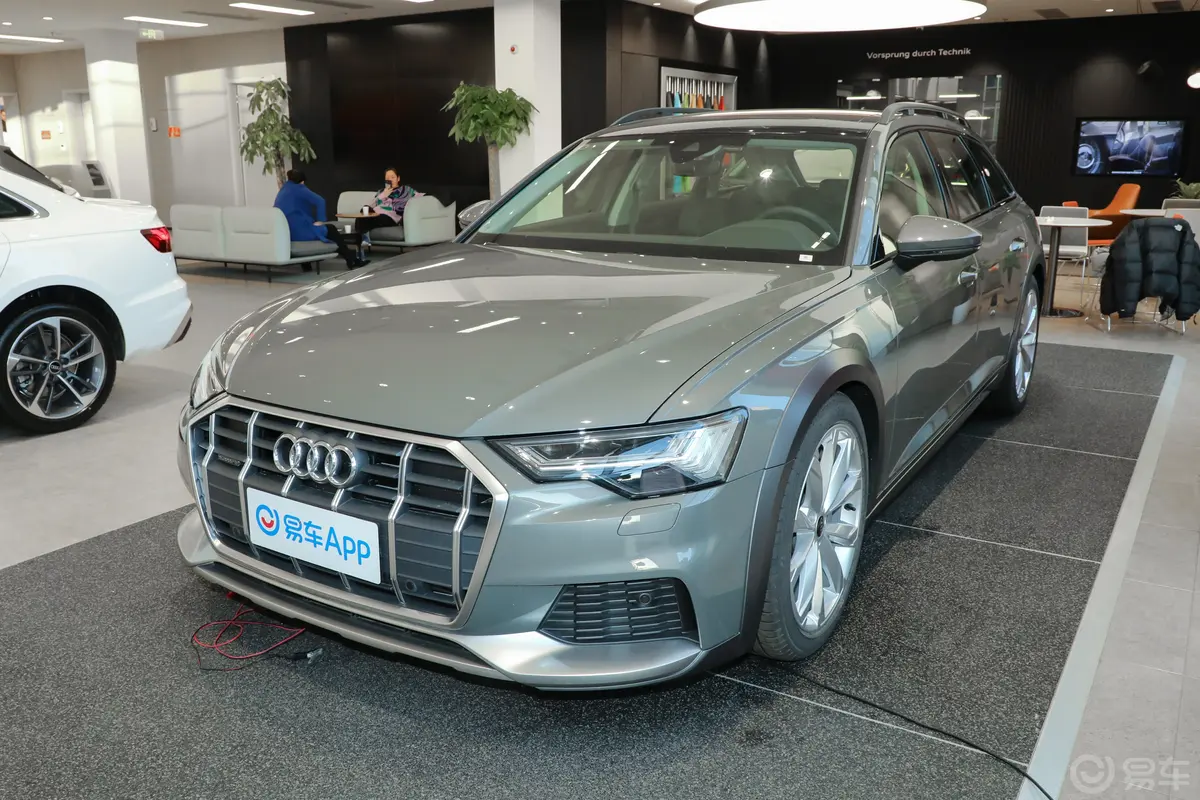 奥迪A6Allroad quattro 探索家 55 TFSI 尊享越野型侧前45度车头向左水平