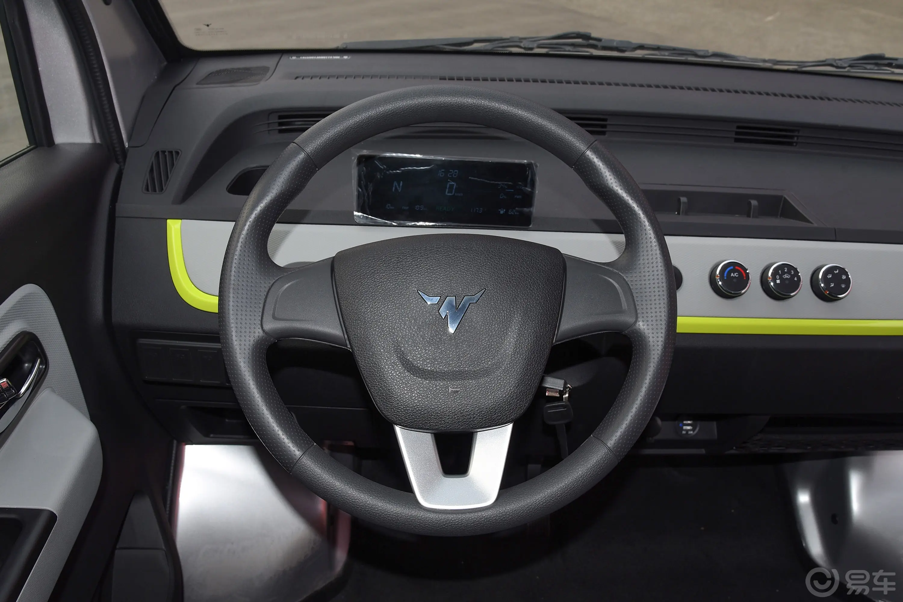 大力牛魔王D05铁牛5号 180km 栏板车标准型方向盘