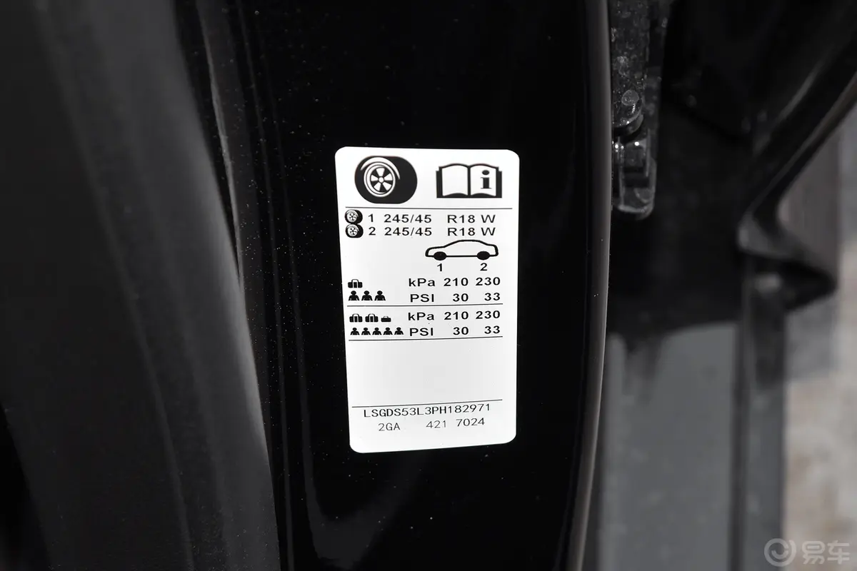 凯迪拉克CT528T 豪华型Pro胎压信息铭牌