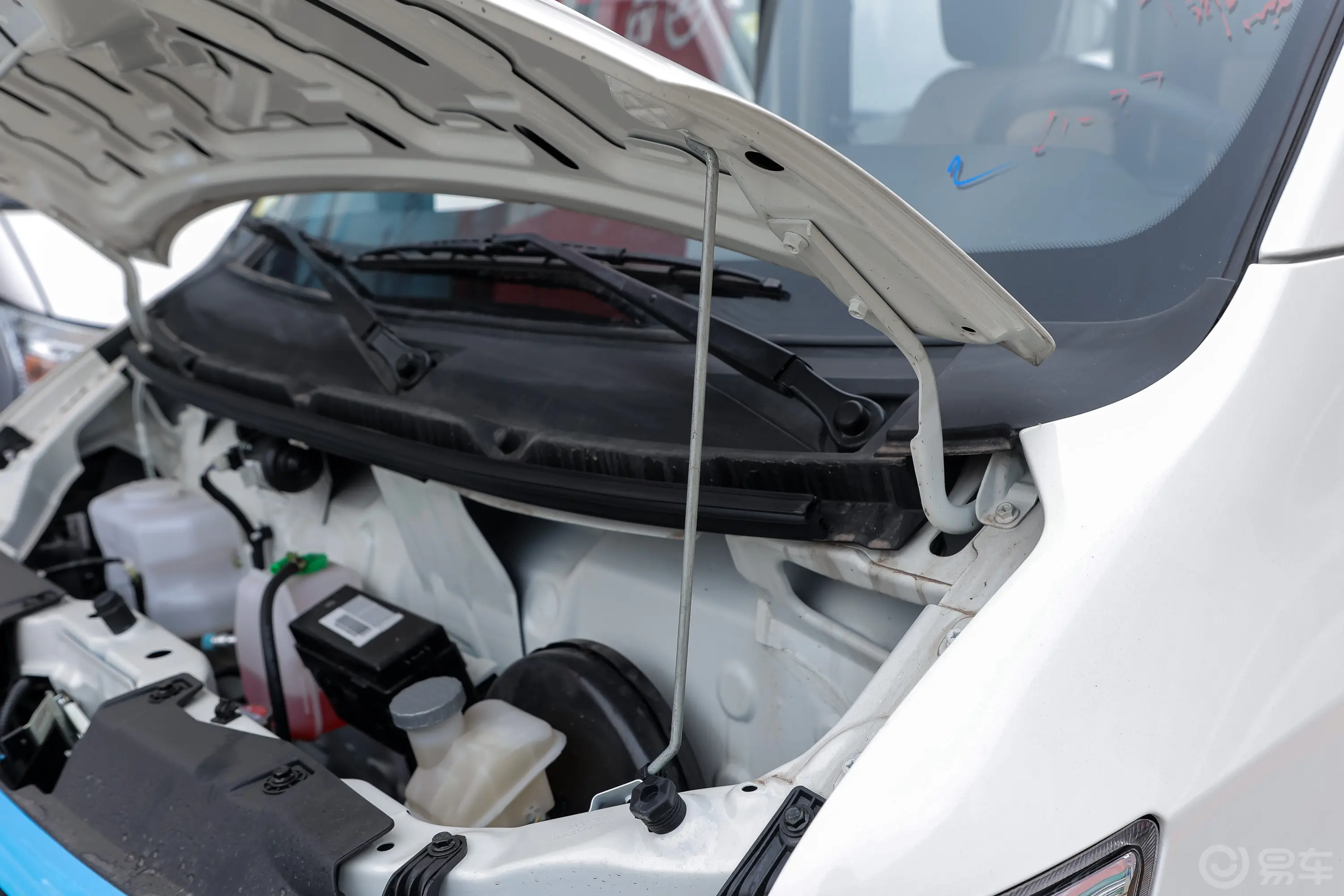 跨越星V5 EV242km 厢式车掀背门豪华版 5座 41.86kWh动力底盘