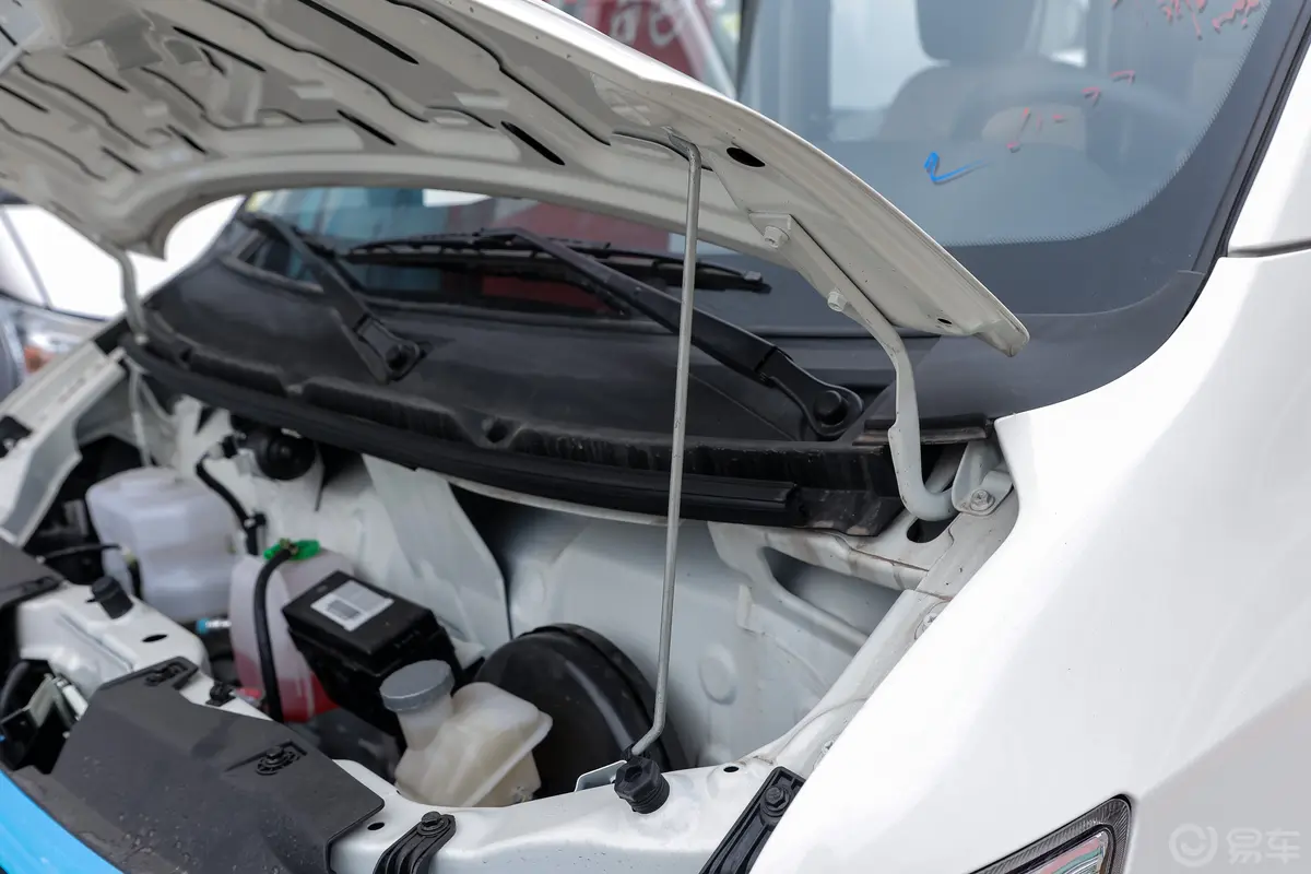 跨越星V5 EV242km 厢式车掀背门豪华版 5座 41.86kWh动力底盘