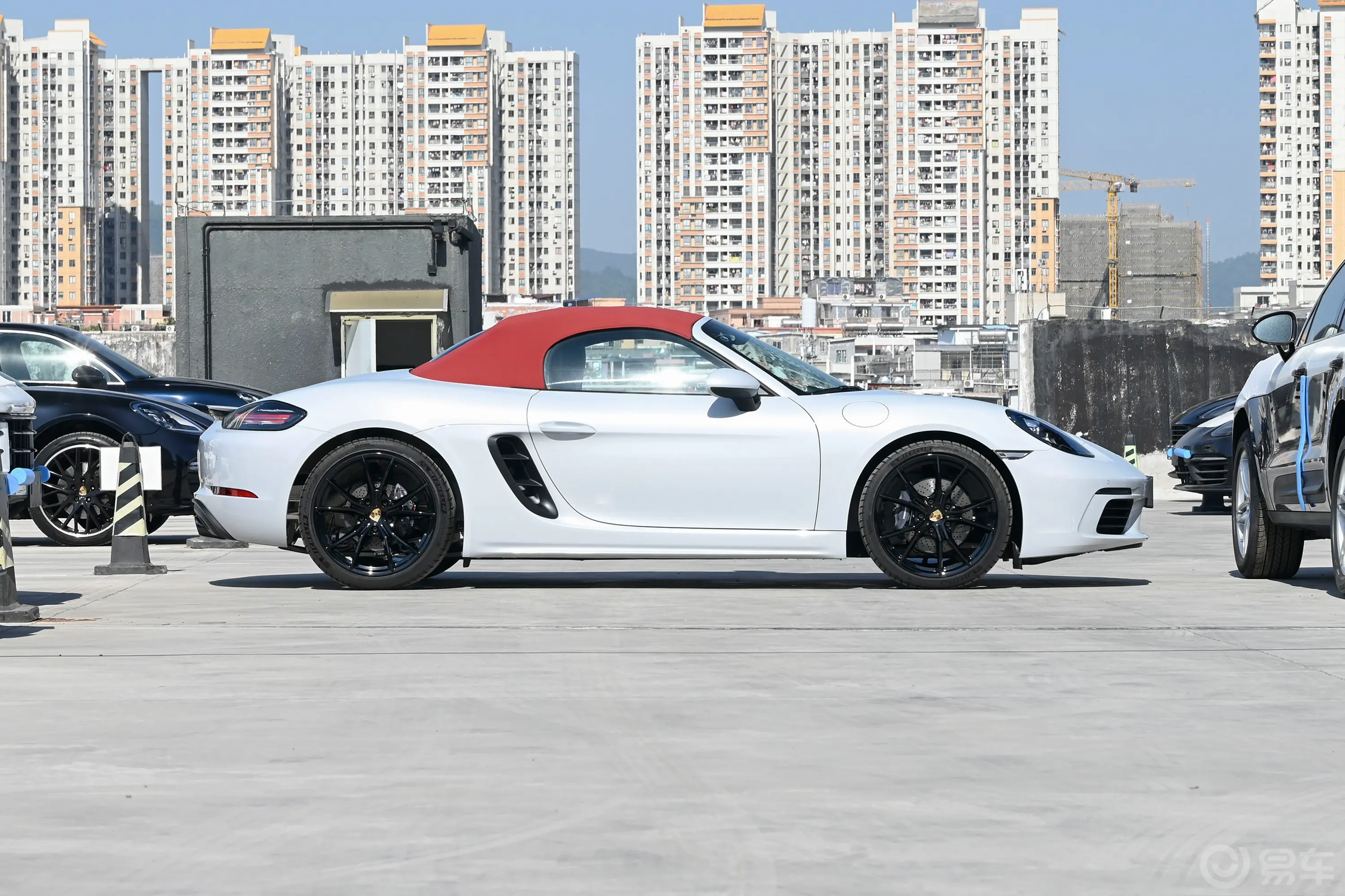 保时捷718Boxster Style Edition 2.0T正侧车头向右水平