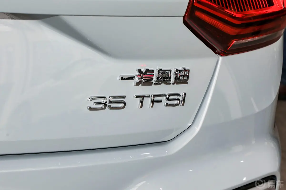 奥迪Q2L35 TFSI 时尚动感型外观细节