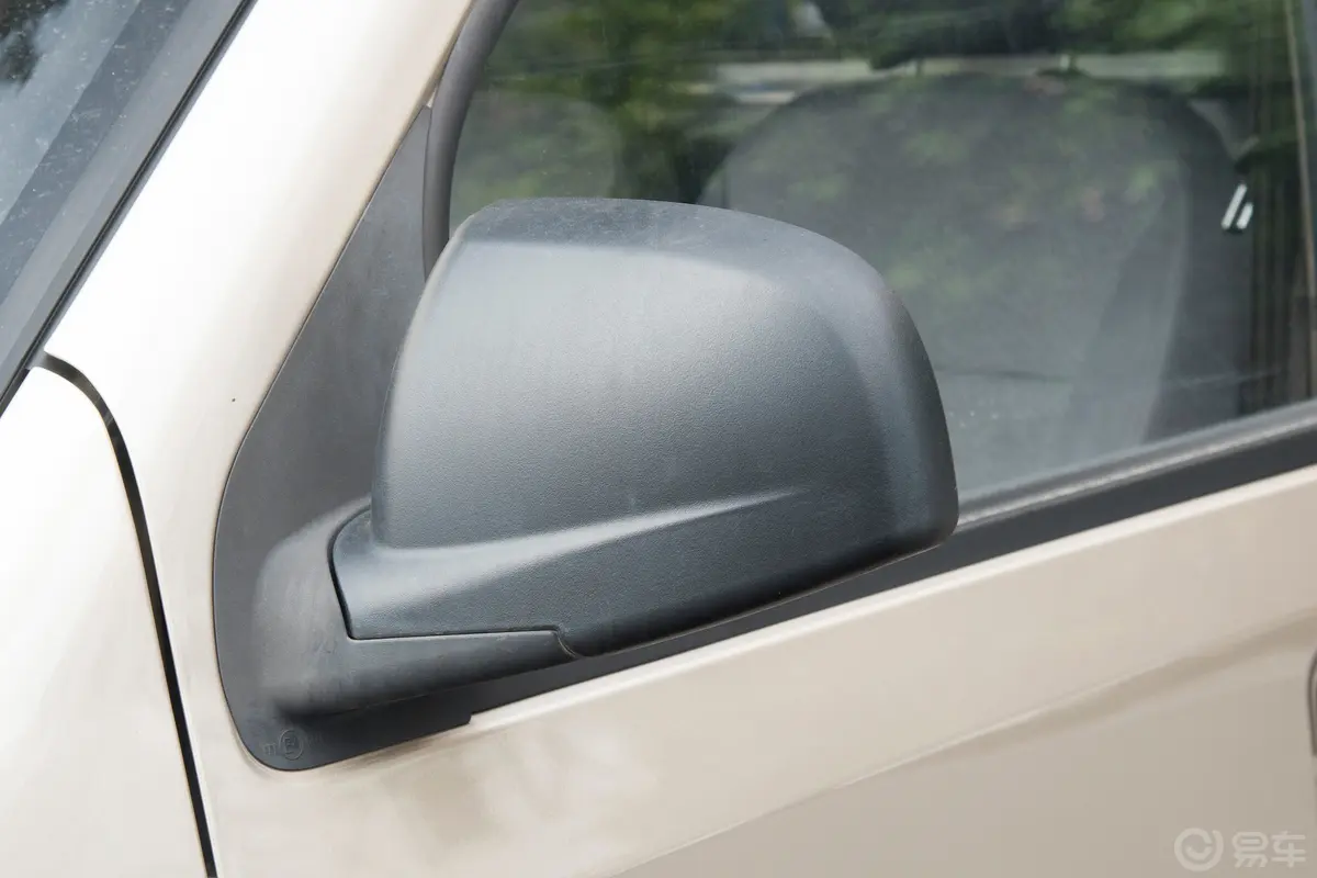 五菱荣光1.5L 手动封窗加长版基本型 2座主驾驶后视镜背面