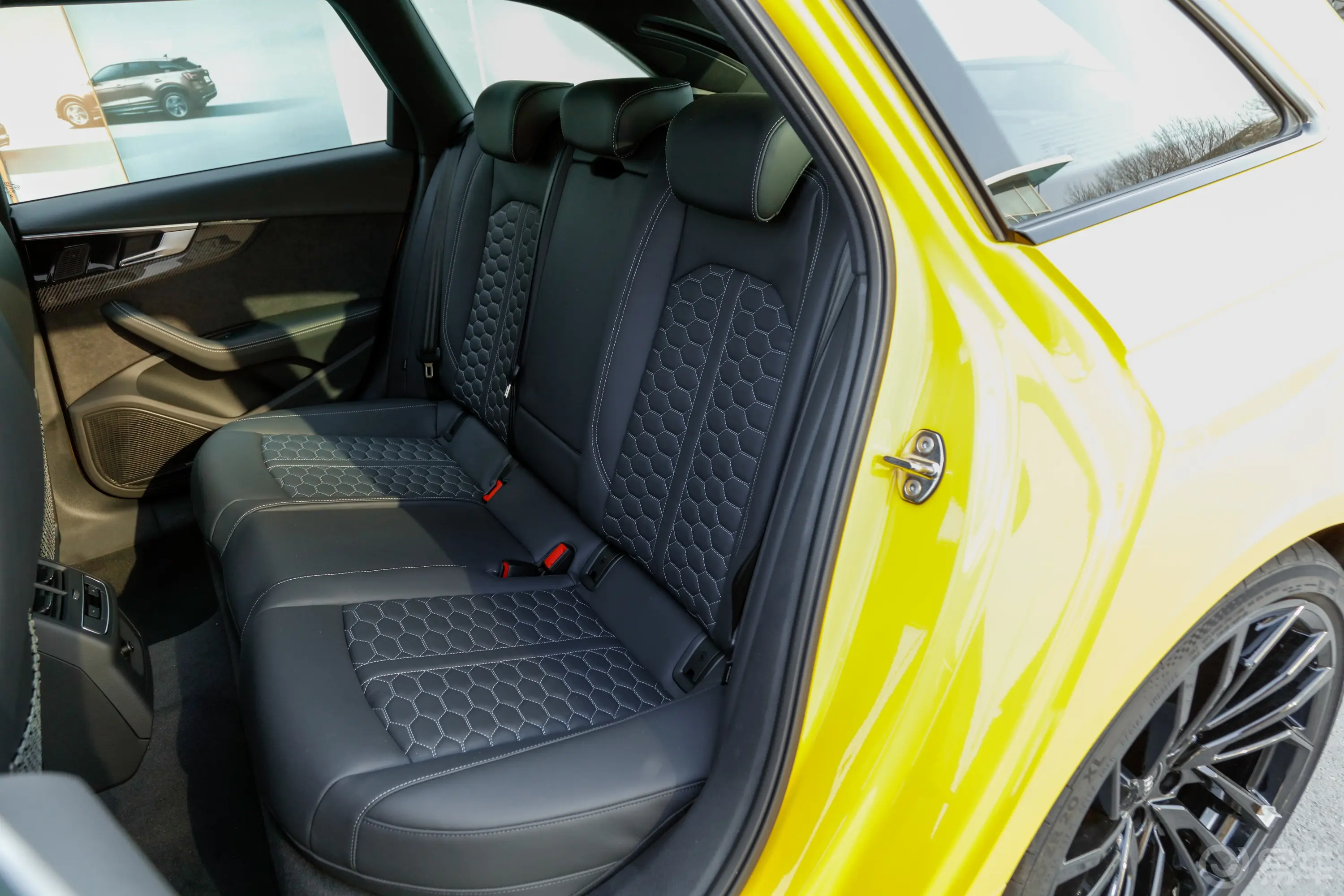 奥迪RS 42.9T Avant 黑曜版后排座椅