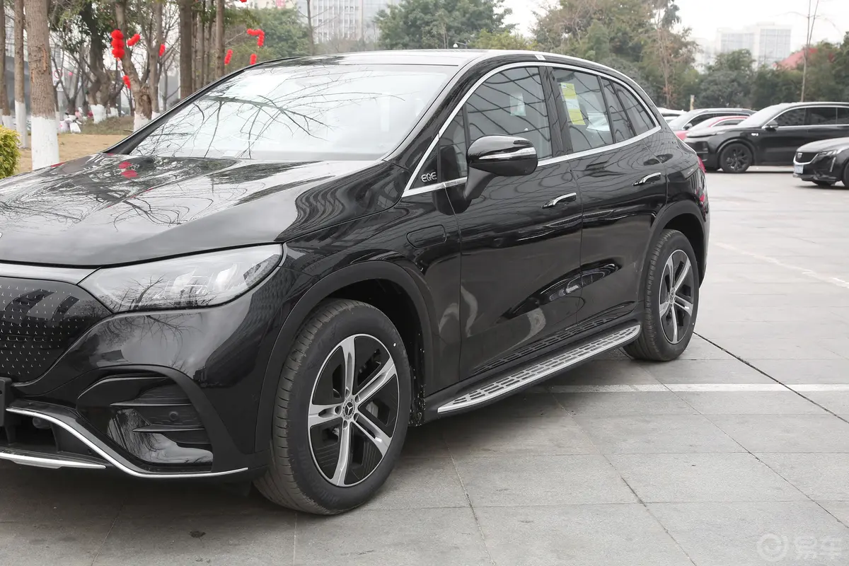 奔驰EQE SUV350 4MATIC 先锋版外观细节