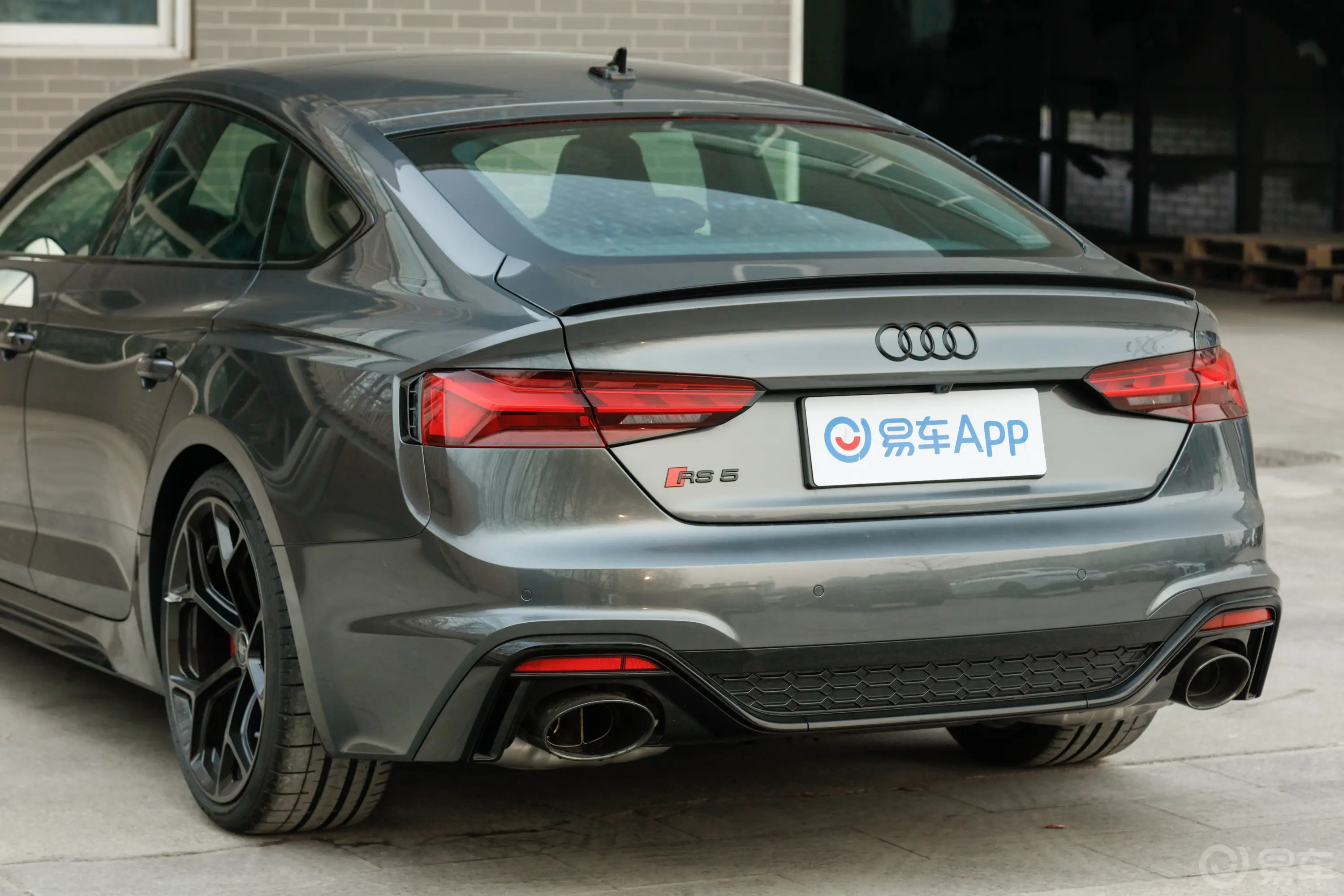 奥迪RS 52.9T Sportback 燃擎版车后雷达