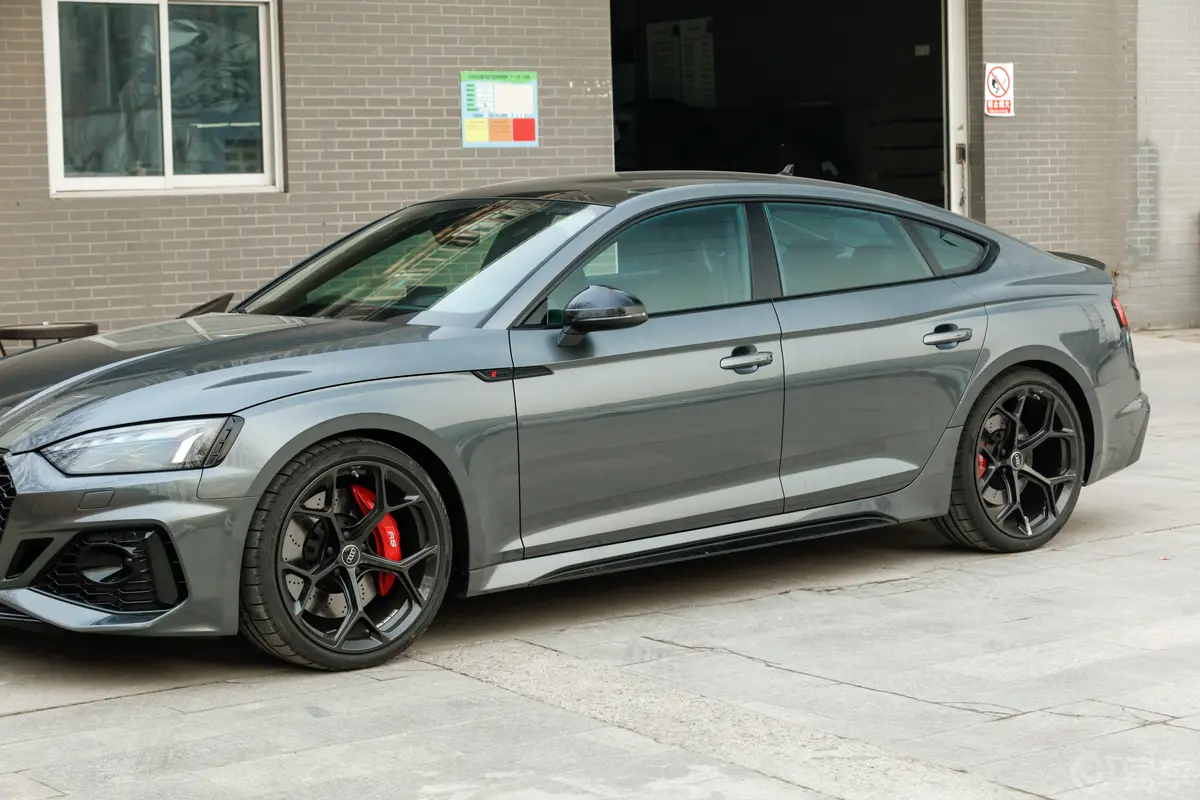 奥迪RS 52.9T Sportback 燃擎版外观细节