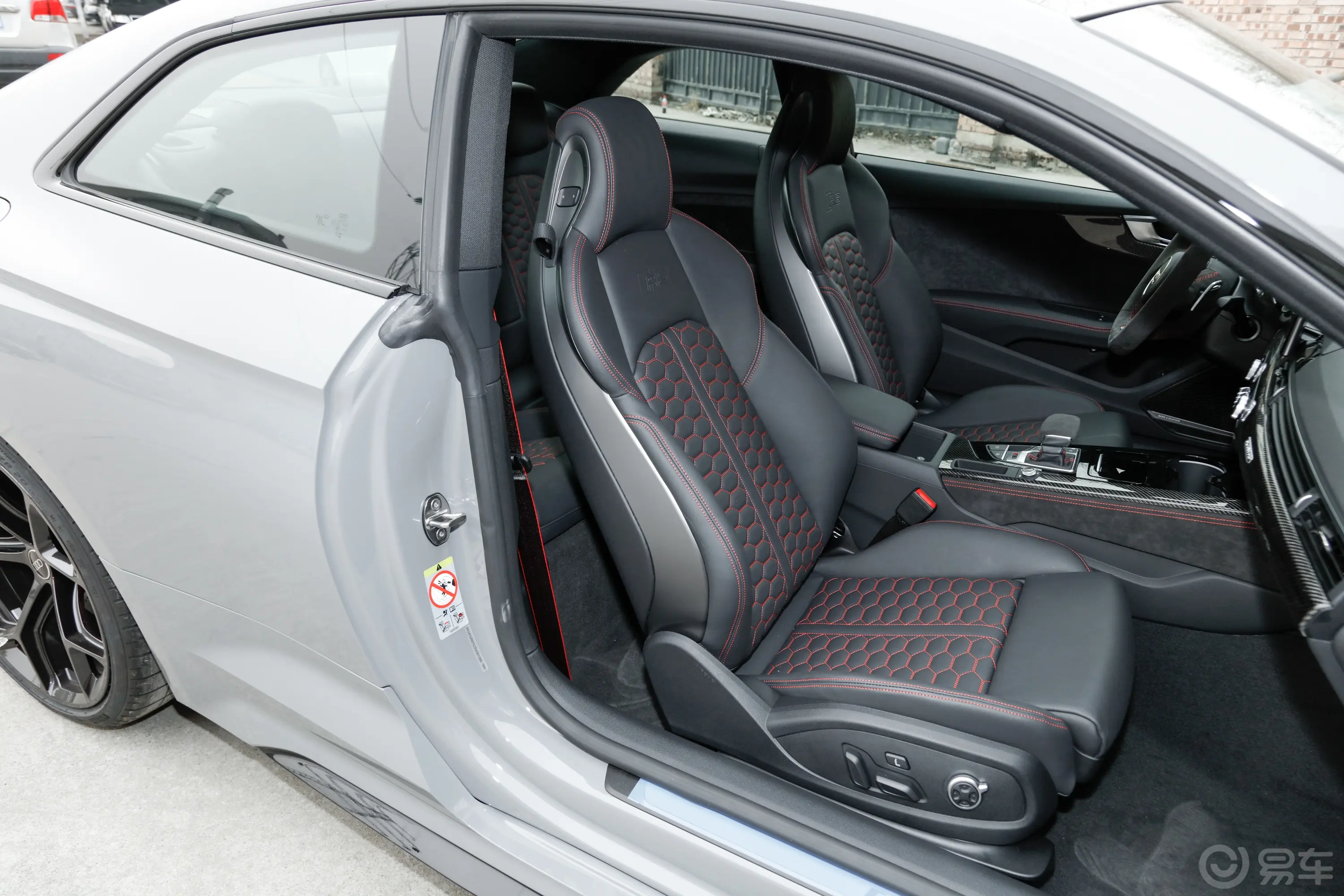 奥迪RS 52.9T Coupe 燃擎版副驾驶座椅