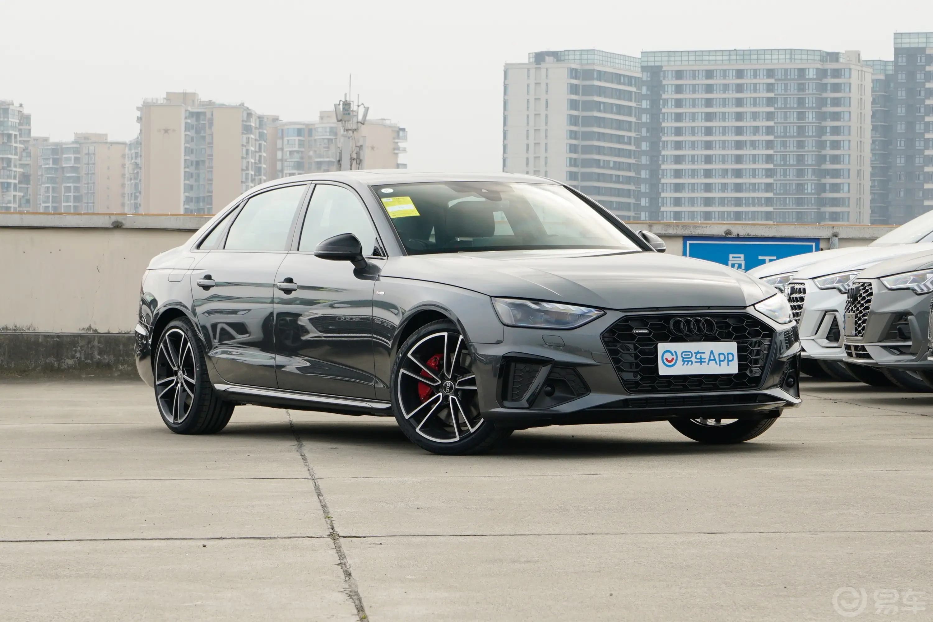 奥迪A4L45 TFSI quattro 臻选动感型侧前45度车头向右水平