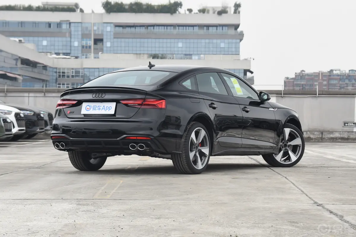 奥迪S53.0T Sportback侧后45度车头向右水平