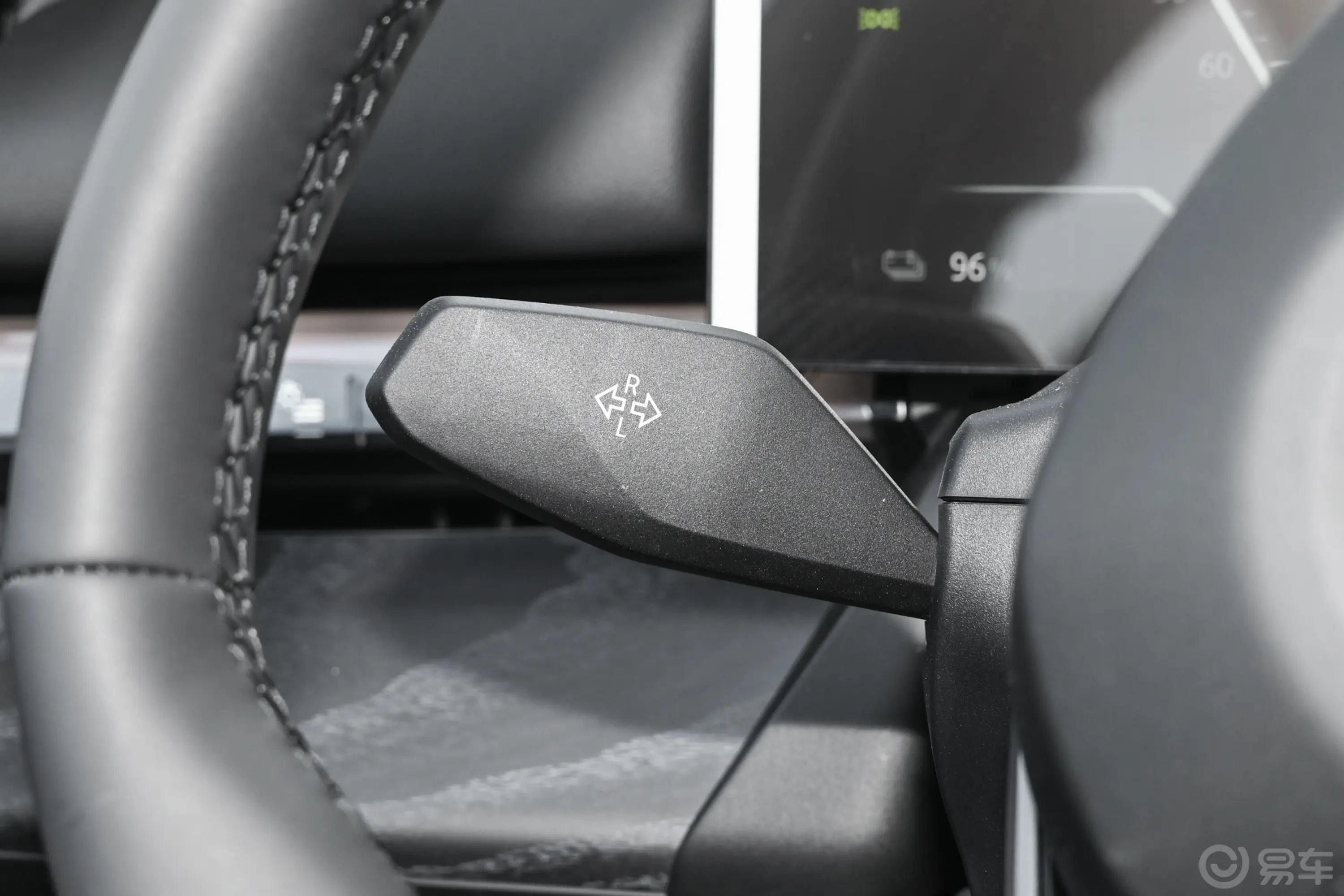 宝马i5eDrive 35L 尊享型 豪华套装主驾驶位
